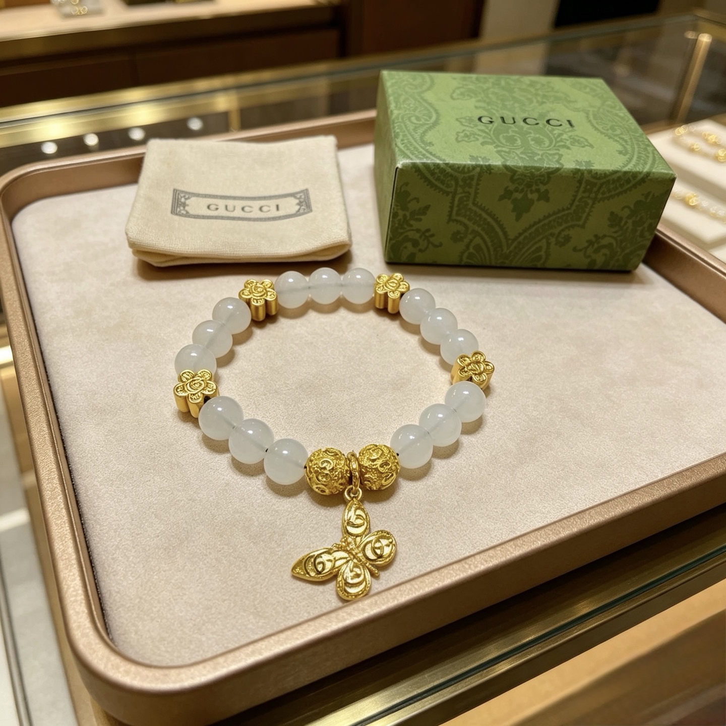 NO:862141,Batch. The latest tycoon version of the agate bracelet. Pay attention to the details. Exclusive and high quality. The latest classic style of Gucci bracelet. Exquisite regardless of style and texture. It is absolutely top-notch. You can understand it at a glance. Super nice. The best choice to match clothes. A must-have artifact for men and women. Sizes are 16 to 24 cm. Boutique jewelry, gucci, gucci, bracelet.19860909批. 最新出炉土豪版玛瑙手链 认准细节 独家高品质 Gucci古驰手链最新款的经典款 精致无论款式 质感 都是绝对的顶尖feel 只要看一眼就懂了超 nice 搭配衣服最佳的选择,男女同款必备神器 码数16到24公分,饰品精品,gucci,gucci,bracelet,Jewelry