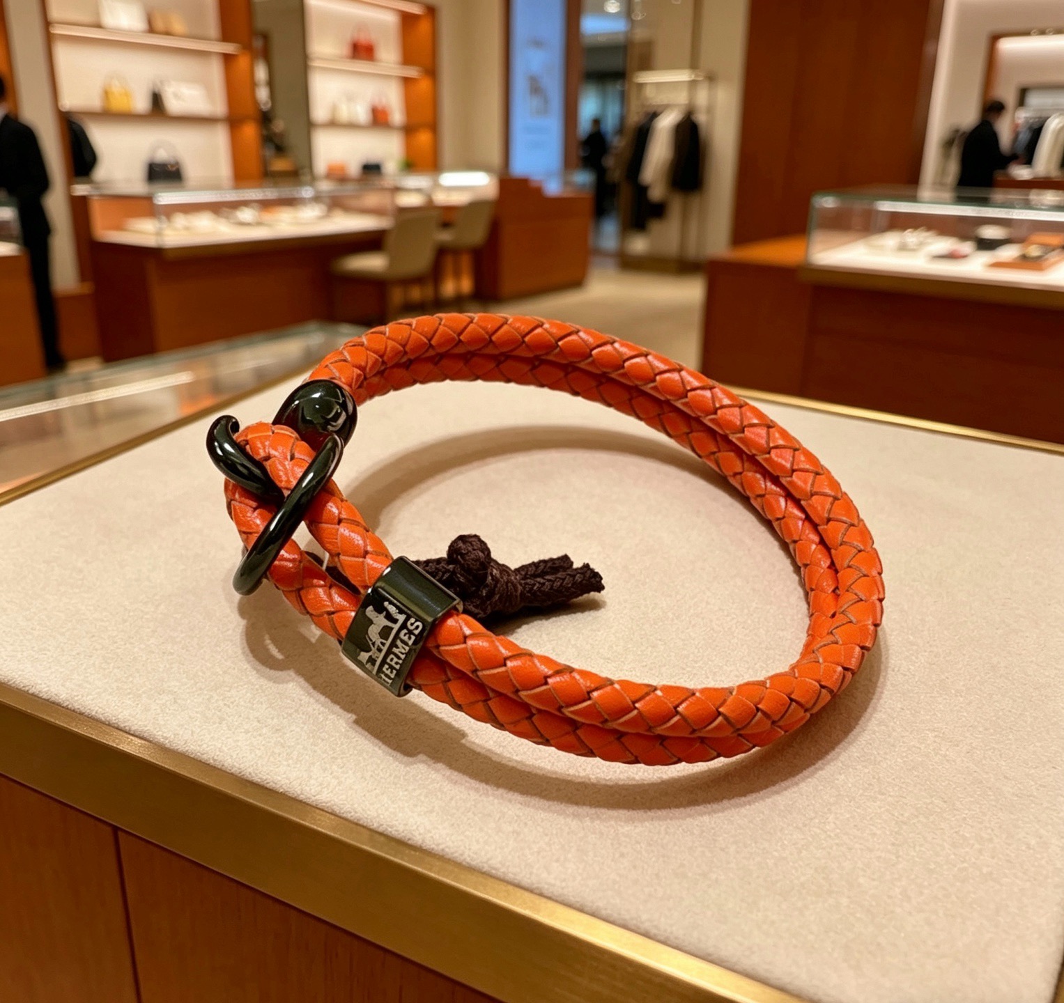 NO:862104,Batch New Products for Sale The latest model of Hermès hand strap bracelets, pure handmade first-layer cowhide material, is of a higher grade. The same style as the star's H series series, classic series bracelets. Bracelet size: 19.5>22 cm. Details are distressed. Non-market glossy version. This one has been out. The best-selling model in Hermès. Very good match with trendy clothes, fine jewelry, hermes, bracelet, cowhide.19860909批 新品发售 爱马仕手绳手环最新款纯手工头层牛皮材质档次更高明星同款H系列系列经典款系列手链手绳 手绳尺寸:19.5>22厘米 细节对版做旧处理 非市面亮面版型 这款一直在出 爱马仕里面热卖款 非常好搭配潮流衣服,饰品精品,hermes,bracelet,cowhide,Jewelry