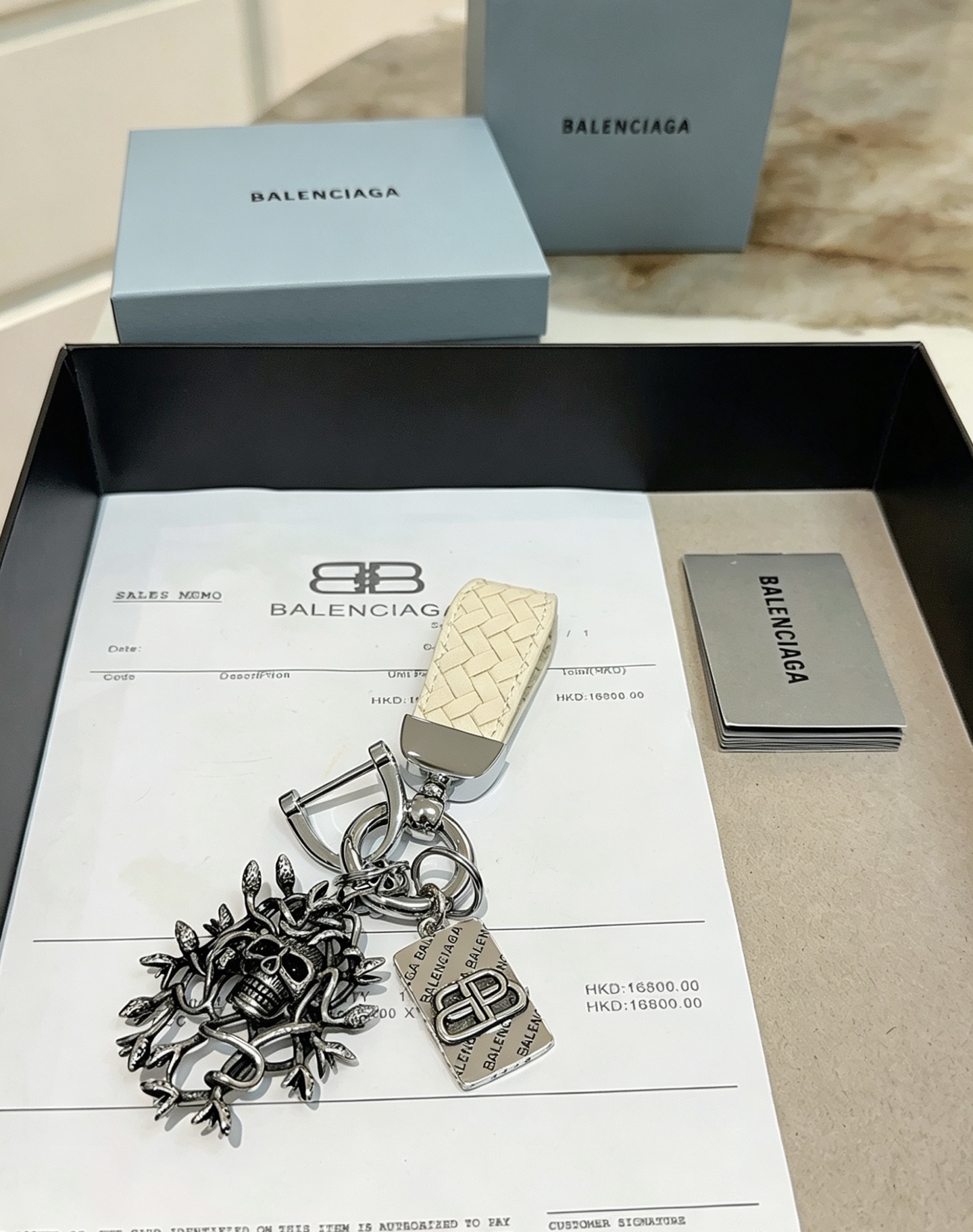 NO:862204,The first batch of new products released Balenciaga bag charm keychain Balenciaga keychain The latest bag charms are of a higher grade and are the same style as celebrities Classic co-branded design concept keychain series The details are distressed and not available in the market Glossy version This one has been on the market. The best-selling model in Balenciaga. Very good match with trendy backpacks, jewelry boutiques, balenciaga, backpacks, keychain19860909批新品发布 巴黎世家包包挂饰钥匙扣 巴黎世家钥匙扣 最新款包包挂饰档次更高明星同款 经典款联名设计理念钥匙扣系列 细节对版做旧处理 非市面亮面版型 这款一直在出 巴黎世家里面热卖款 非常好搭配潮流背包,饰品精品,balenciaga,backpacks,keychain,Jewelry