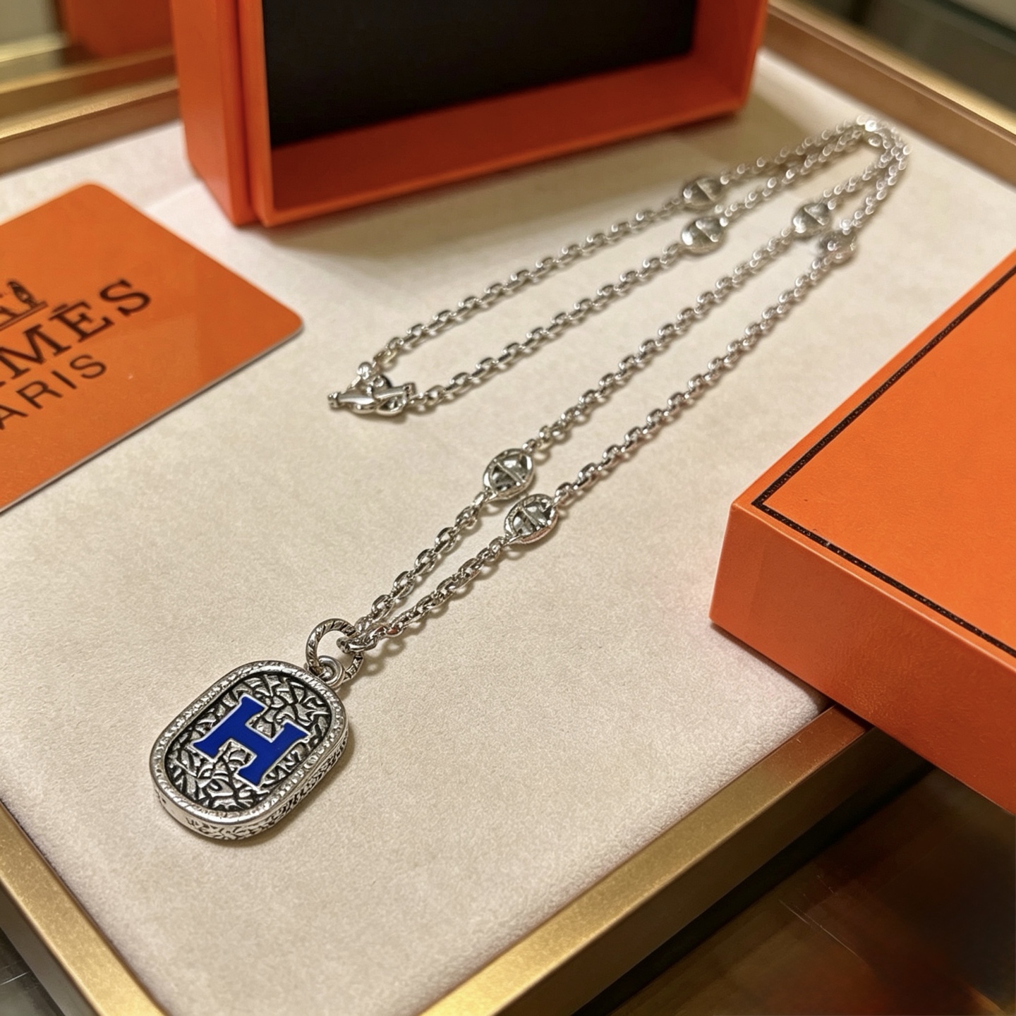 NO:862227,Batch. HERMES Hermès Necklace, Pig Nose Necklace Series Jewelry, Imported and Customized. High-end Chains, Classic Matches, New Products, Simple Fashion Counter Consistency, Hot Styles Shipped, Unique Designs, Avant-garde, Must-Have Styles for Men and Women!  , jewelry boutique, hermes, hermes, necklace19860909批.HERMES 爱马仕项链 猪鼻子项链系列首饰 进口定制.高端链条经典搭配 新品 简单时尚专柜一致 火爆款出货 设计独特 前卫 男女必备款！,饰品精品,hermes,hermes,necklace,Jewelry