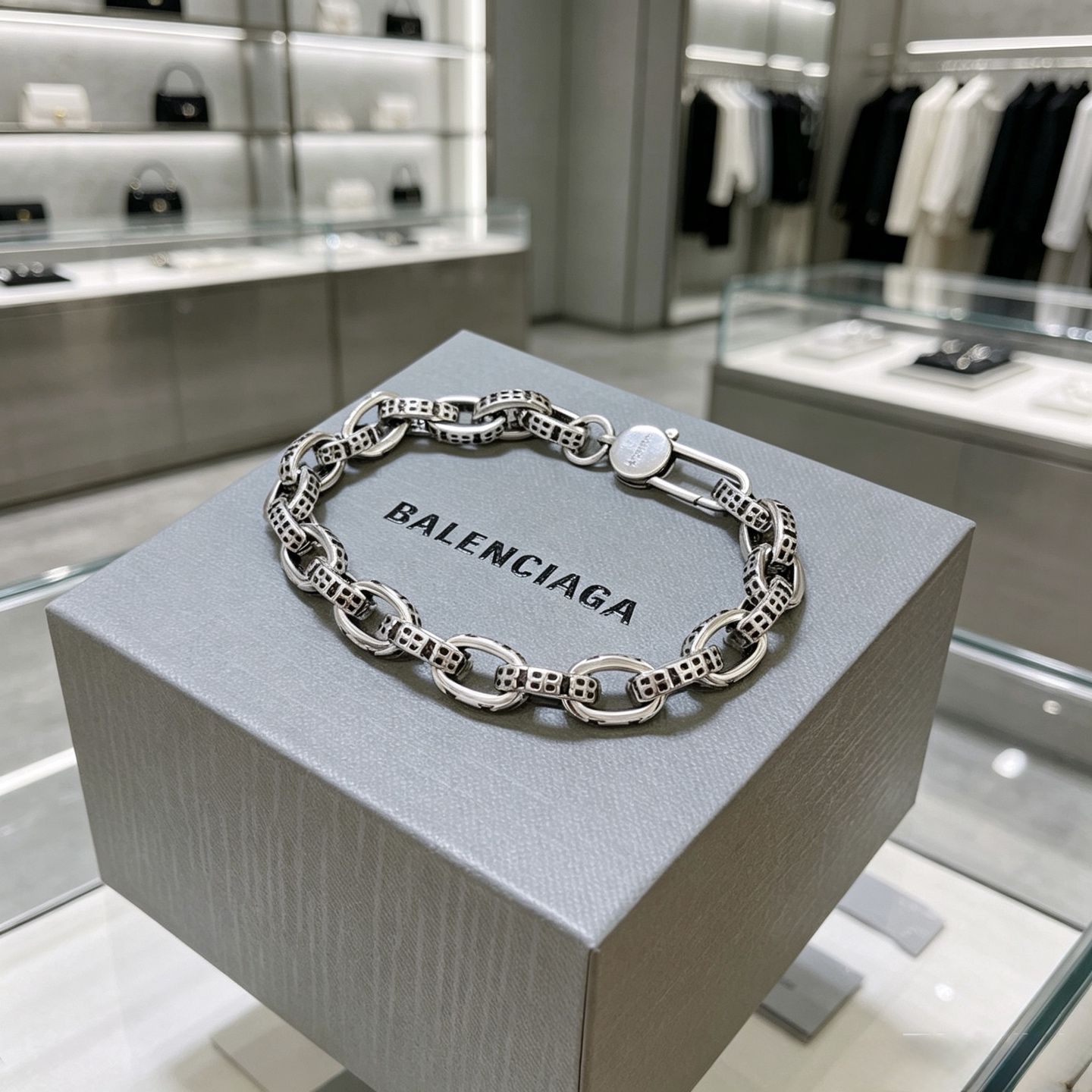NO:862260,Batch. Original new product Balenciaga Balenciaga Bracelet Counter Same Balenciaga Bracelet Men's hot model shipped Unique design avant-garde A must-have for men and women!  Size 18.20.22.24cm, fine jewelry, balenciaga, balenciaga, bracelet19860909批. 原单货新品 巴黎世家 Balenciaga手链专柜一致巴黎世家手链 男士火爆款出货 设计独特 前卫 男女必备！码数18.20.22.24cm,饰品精品,balenciaga,balenciaga,bracelet,Jewelry