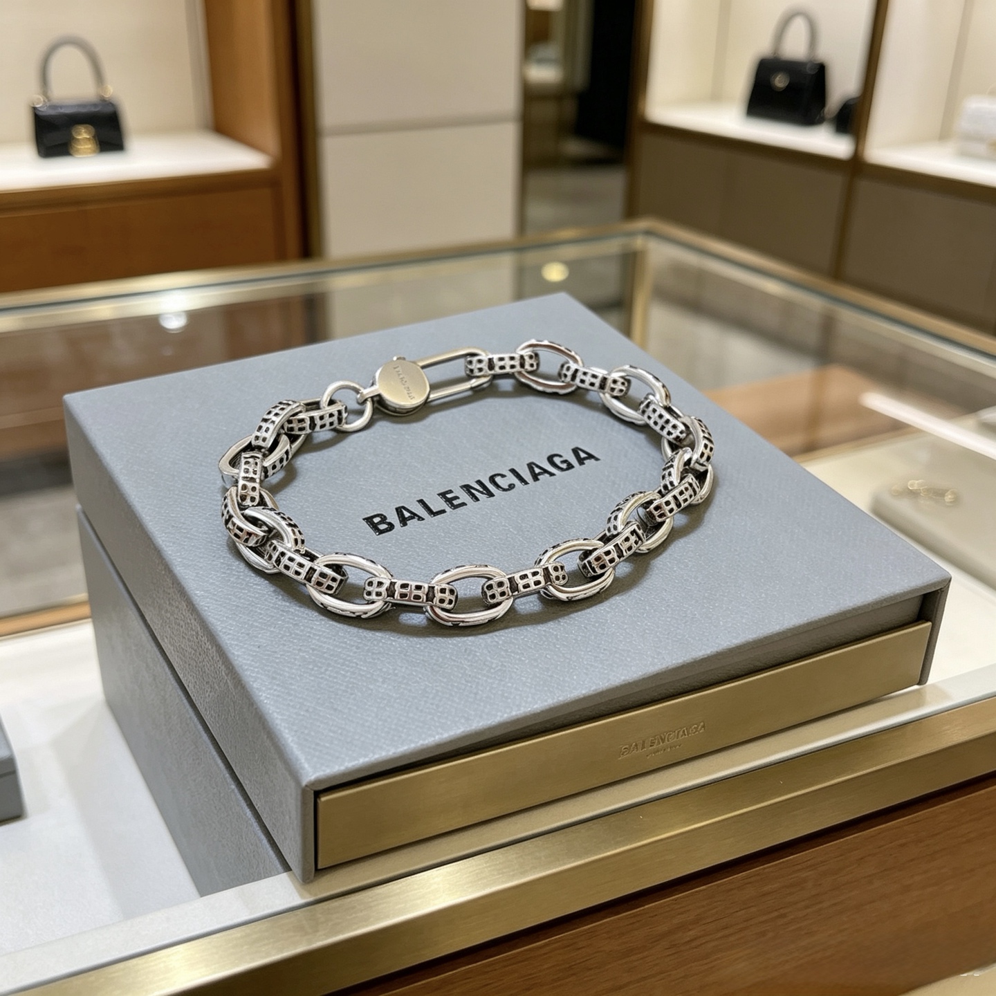 原单货🔹🔹新品 巴黎世家 Balenciaga手链🔹专柜一致巴黎世家手链 男士火爆款出货 设计独特 前卫