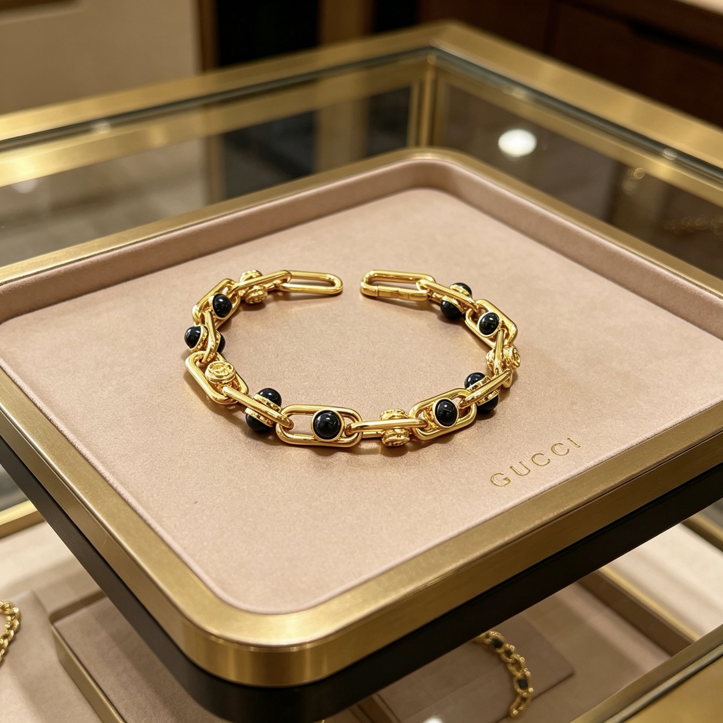 NO:862217,Batch. 2026 latest luxury Gucci bracelet. High-end brand customization. The ceiling in the bracelet. Luxurious lineup design concept. Gucci Gucci bracelet, the latest classic model. Exquisite regardless of style and texture, it is absolutely top-notch. You can understand the original logo at a glance. Super nice. Favorite choice for matching clothes. Same style for men and women. Must-have artifact, boutique jewelry, gucci, gucci, bracelet19860909批 . 2026最新出炉奢华古驰手链.高端品牌定制 手链中的天花板 豪华阵容设计理念 Gucci古驰手链最新款的经典款 精致无论款式 质感 都是绝对的顶尖feel 只要看一眼就懂了原版logo 超 nice 搭配衣服最喜欢选择,男女同款 必备神器,饰品精品,gucci,gucci,bracelet,Jewelry