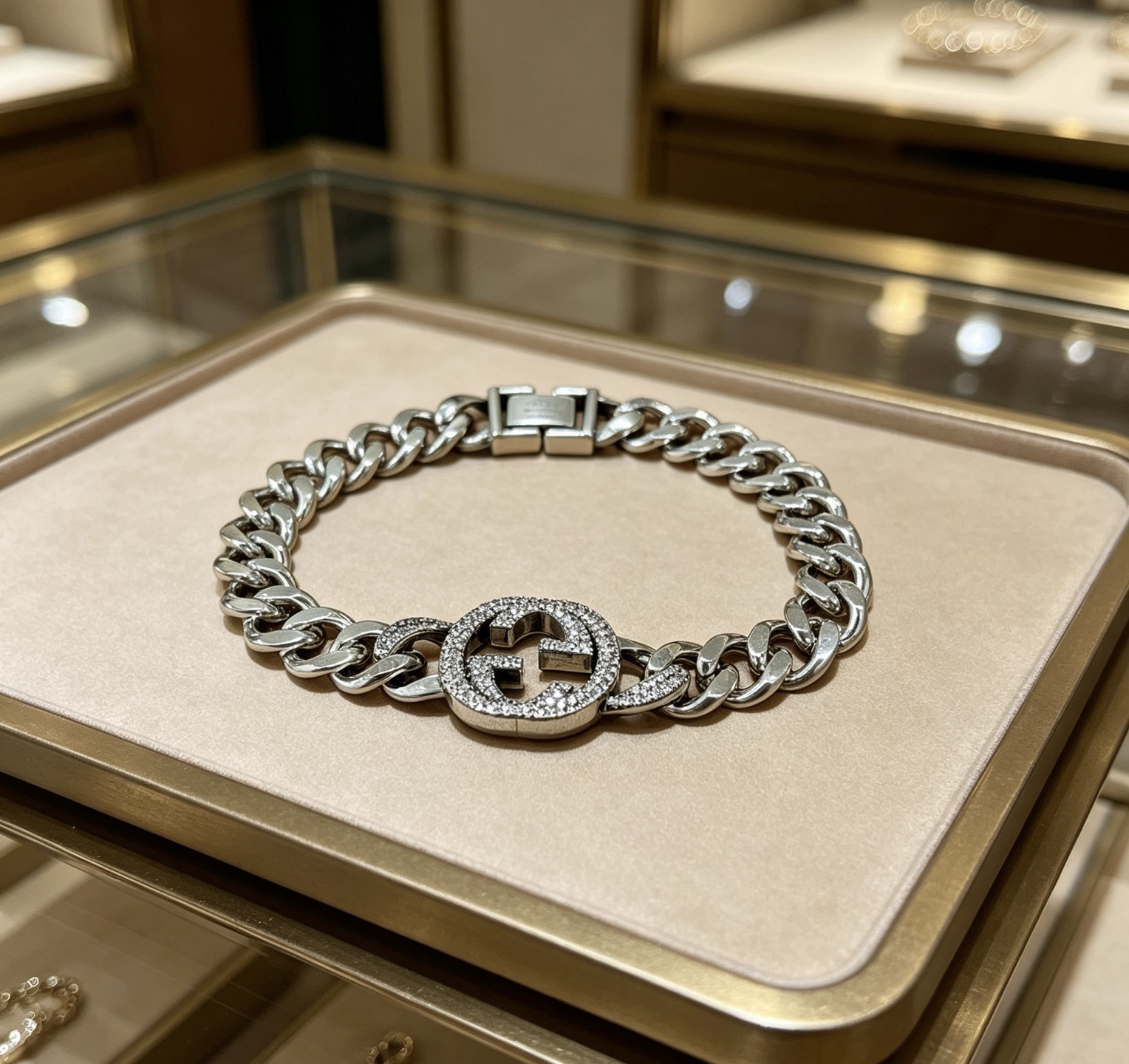 NO:862239,Batch. 2026 latest luxury Gucci bracelet. High-end brand customization. Ceiling in bracelets. Luxurious lineup design concept. Gucci Gucci bracelet latest classic model. Exquisite regardless of style and texture. It is absolutely top-notch. You can understand the original logo at a glance. Super nice. Favorite choice for matching clothes. Same style for men and women. Must-have artifact. 16 to 25 cm. Boutique jewelry, gucci, gucci, bracelet.19860909批 . 2026最新出炉奢华古驰手链.高端品牌定制 手链中的天花板 豪华阵容设计理念 Gucci古驰手链最新款的经典款 精致无论款式 质感 都是绝对的顶尖feel 只要看一眼就懂了原版logo 超 nice 搭配衣服最喜欢选择,男女同款 必备神器 16到25厘米,饰品精品,gucci,gucci,bracelet,Jewelry