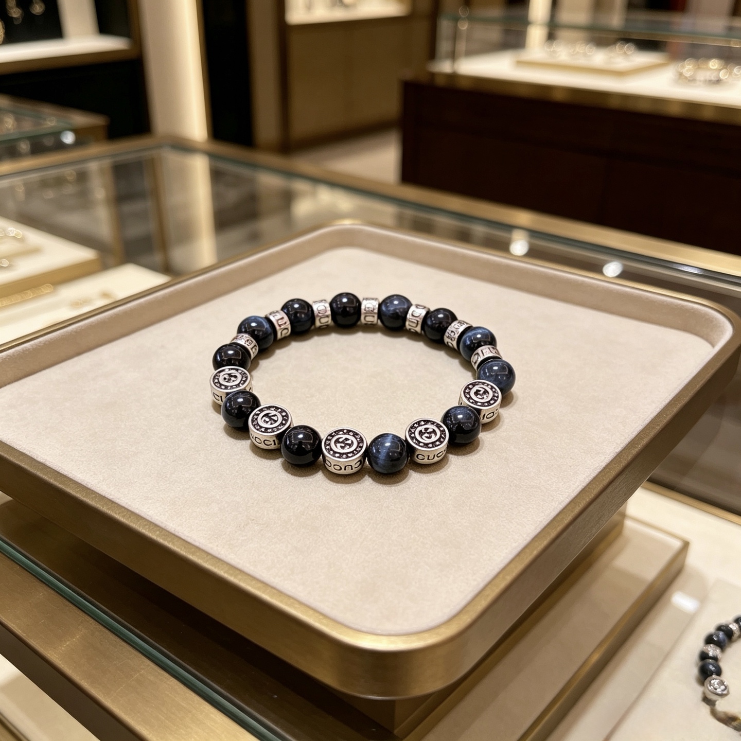 NO:862250,Batch new product release Gucci bracelets for men and women. The latest blue tiger eye stone bracelet is of higher quality. The same style as the star Anger Forest series double G bracelet. Size: 16-24 cm. The details are distressed. The shiny version is not available in the market. It is not commonly made in the market. This model has been released. The best-selling model in Gucci. Very good to match clothes, high-quality jewelry, gucci, and bracelet.19860909批 新品发布古驰手链男女同款 最新款蓝虎眼石手链档次更高明星同款Anger Forest系列双g手链 尺寸:16-24厘米 细节对版做旧处理 非市面亮面版型 非市面普通做这款一直在出 古驰里面热卖款 非常好搭配衣服,饰品精品,gucci,bracelet,Jewelry