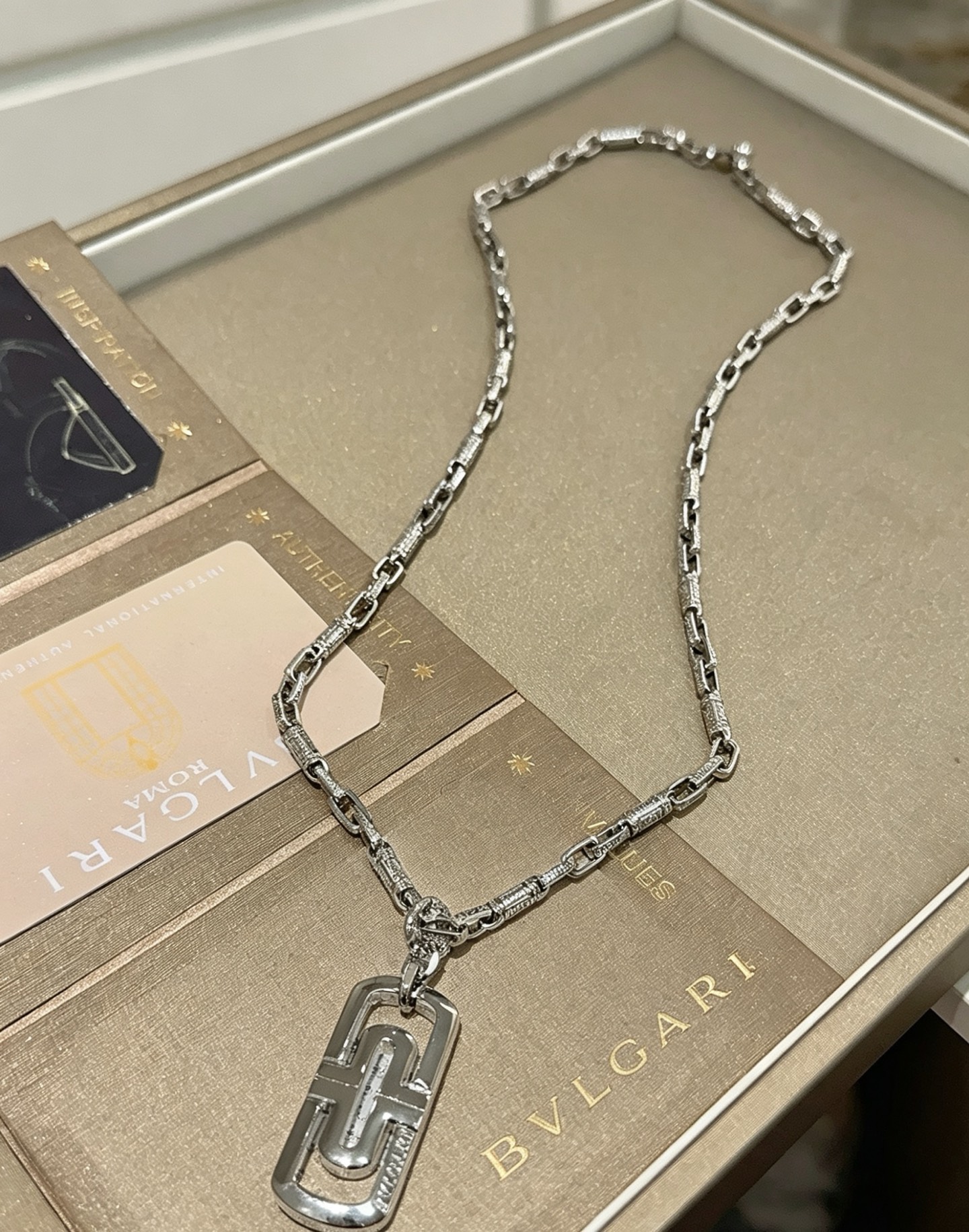宝格丽项链V金材质 。BVLGARI宝格丽 DIVAS‘ DREAM 系列 品相完美，细节无敌，那种独特