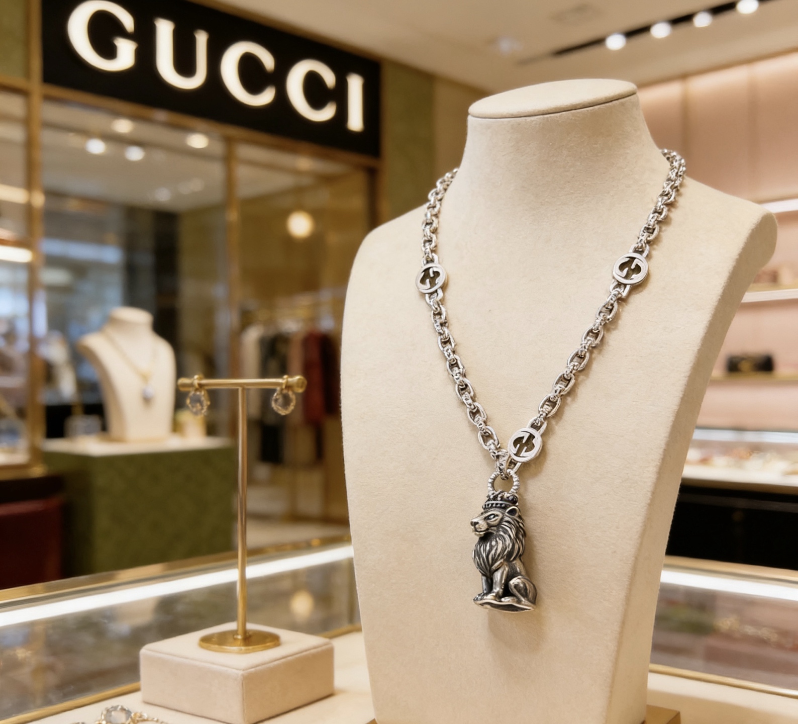 NO:862394,Gucci Necklace 2026 latest chain is of higher quality. Stars have the same Anger Forest series double G Gucci necklace. Pay attention to the exclusive details and craftsmanship. The chain length is 60 cm and the length can be changed. The details are distressed and the version is not available in the market. This model has been sold in Gucci. It is a very good match with trendy clothes, fine jewelry, gucci, and necklace.19860909批古驰项链2026最新款链条档次更高明星同款Anger Forest系列双G古驰项链.认准独家细节工艺 链长60厘米可改长度 细节对版做旧处理 非市面亮面版型 这款一直在出 古驰里面热卖款 非常好搭配潮流衣服,饰品精品,gucci,necklace,Jewelry