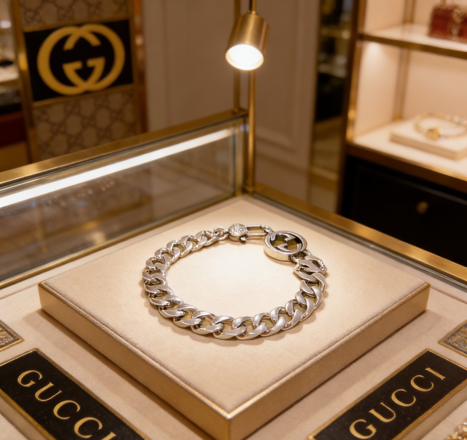 NO:862406,Batch. New Gucci bracelets are released. Gucci Gucci bracelets are the latest classic style. Exquisite regardless of style and texture, they are absolutely top-notch. You can identify the pattern chain body at a glance. The original logo is super nice. The best choice for matching clothes, a must-have artifact for men and women. Simple and elegant, low-key and luxurious. Size 16.18. 20.22.24 cm, fine jewelry, gucci, gucci, bracelet19860909批. 古驰新品手链出炉 Gucci古驰手链最新款的经典款 精致无论款式 质感 都是绝对的顶尖feel 只要看一眼就懂了认准花纹链身 原版logo 超 nice 搭配衣服最佳的选择,男女同款必备神器 简单又大气,低调显奢华码数16.18. 20.22.24厘米,饰品精品,gucci,gucci,bracelet,Jewelry