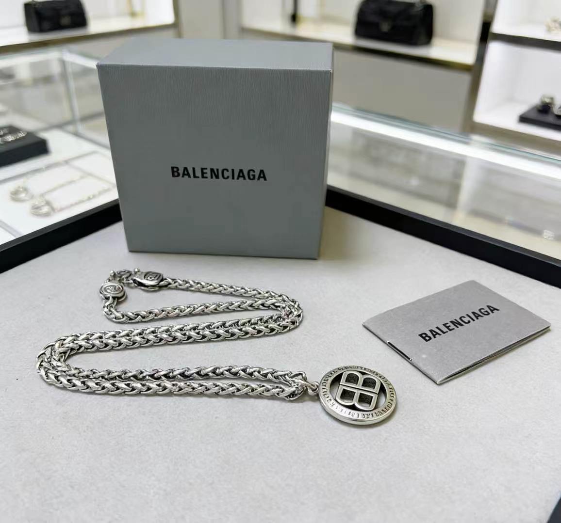 NO:862372,Batch original single goods new products Balenciaga necklace Balenciaga new necklace counter consistent fine details workmanship every detail process in place fine design craftsmanship hot models shipped unique design retro style Balenciaga necklace, jewelry boutique, balenciaga, balenciaga, necklace19860909批 原单货新品 巴黎世家项链 Balenciaga 新款项链专柜一致 细节做工精细 每个细节流程到位 设计工艺精细 火爆款出货 设计独特 复古风格 巴黎世家项链,饰品精品,balenciaga,balenciaga,necklace,Jewelry