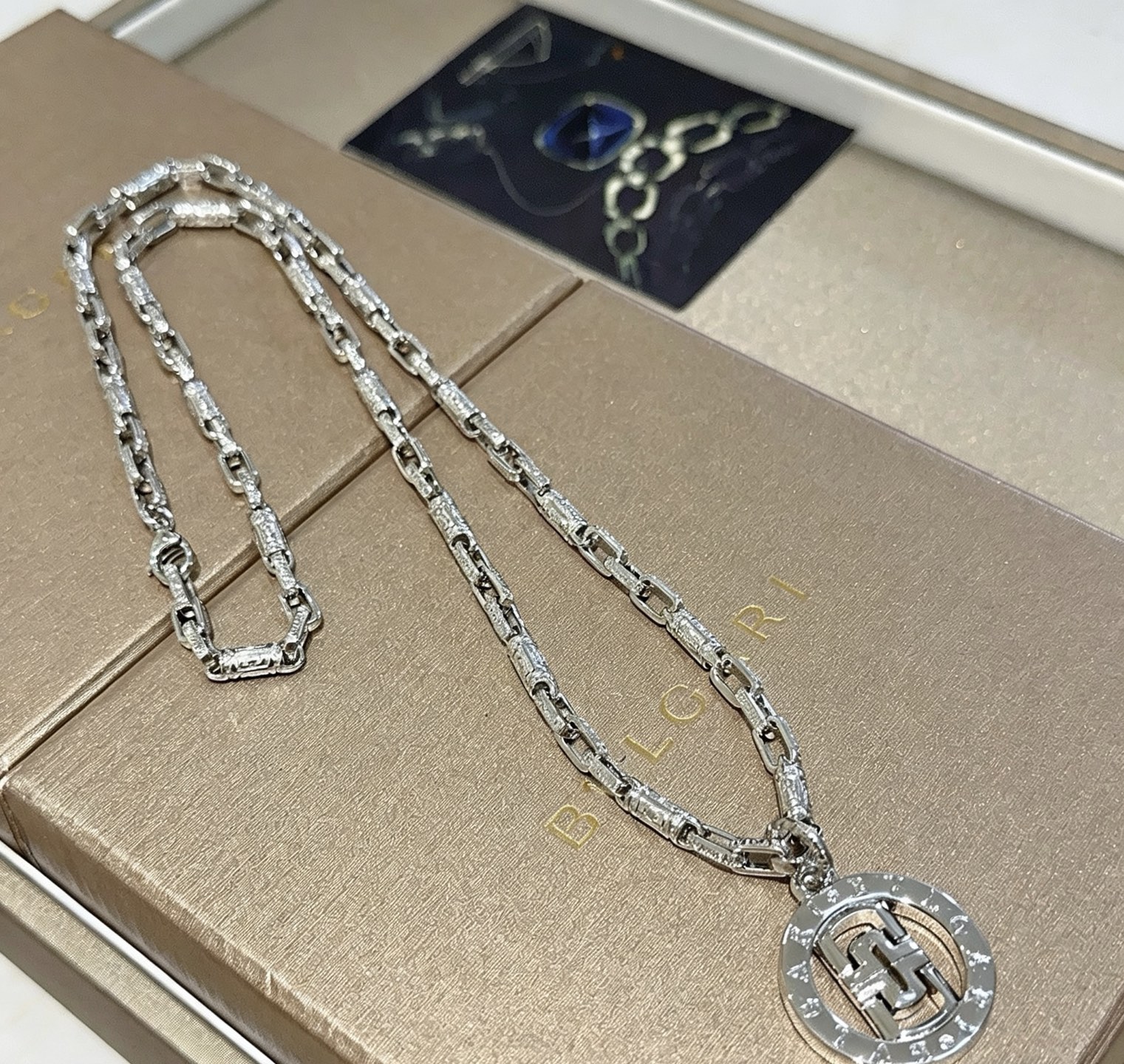 宝格丽项链V金材质 。BVLGARI宝格丽 DIVAS‘ DREAM 系列 品相完美，细节无敌，那种独特