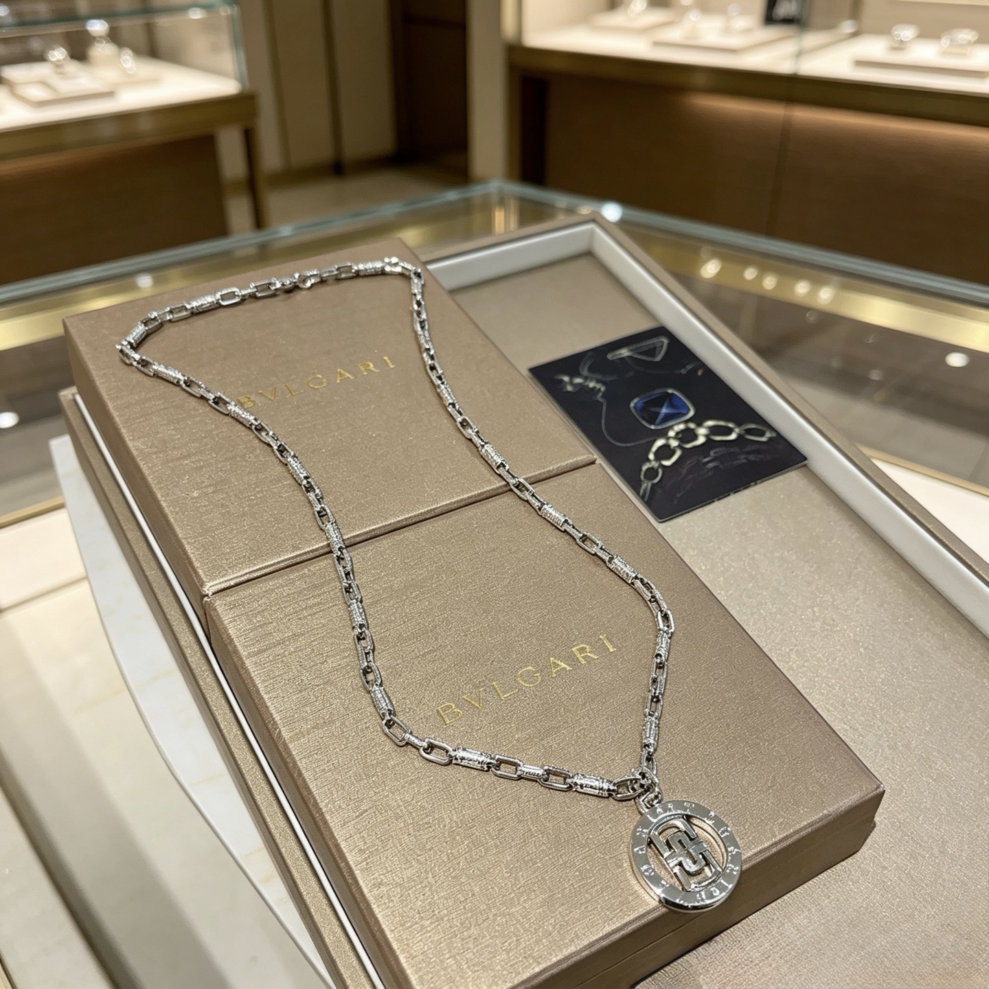 宝格丽项链V金材质 。BVLGARI宝格丽 DIVAS‘ DREAM 系列 品相完美，细节无敌，那种独特