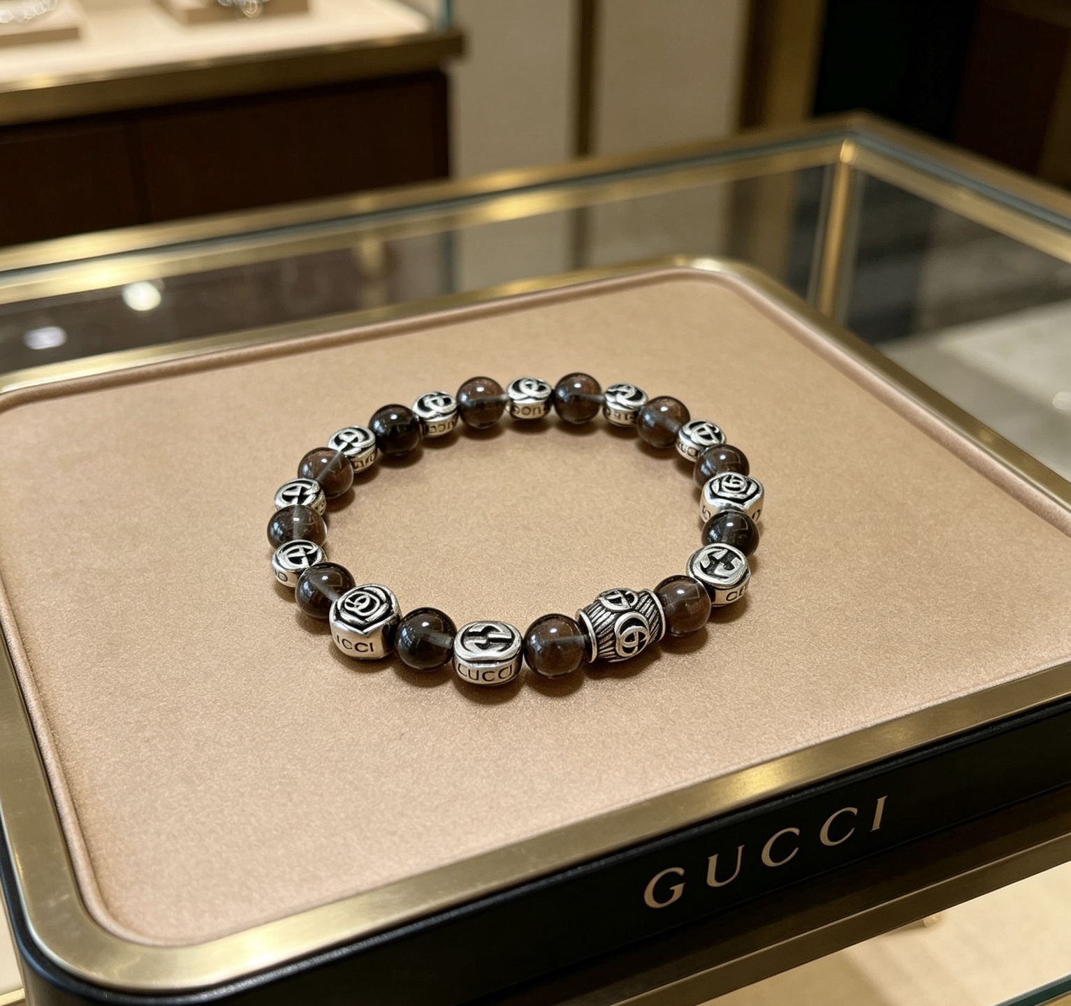 NO:862356,Batch new product release Gucci bracelets for men and women. The latest citrine bracelets are of higher quality. Anger Forest series double g crystal bracelets of the same style for celebrities. Size: 16-24 cm. Details are matched to the gold treatment. Non-market glossy version. Non-market ordinary products. This model has been released. Best-selling model in Gucci. Very good to match clothes, high-quality jewelry, gucci, bracelet, gold.19860909批 新品发布古驰手链男女同款 最新款茶晶手链档次更高明星同款Anger Forest系列双g水晶手链 尺寸:16-24厘米 细节对版黄金处理 非市面亮面版型 非市面普通做这款一直在出 古驰里面热卖款 非常好搭配衣服,饰品精品,gucci,bracelet,gold,Jewelry