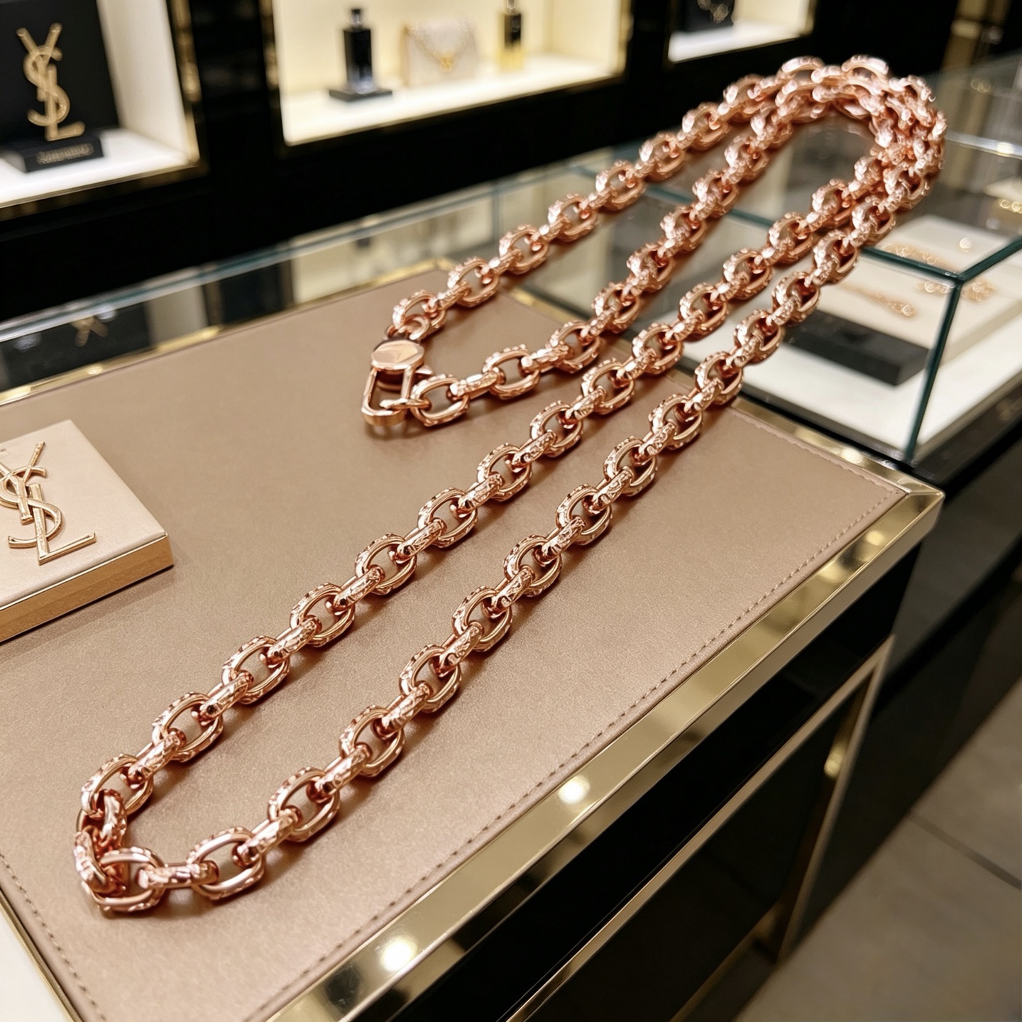 圣罗兰项链新品发布 V金材质 Yves Saint Laurent DIVAS‘ DREAM 系列 品相