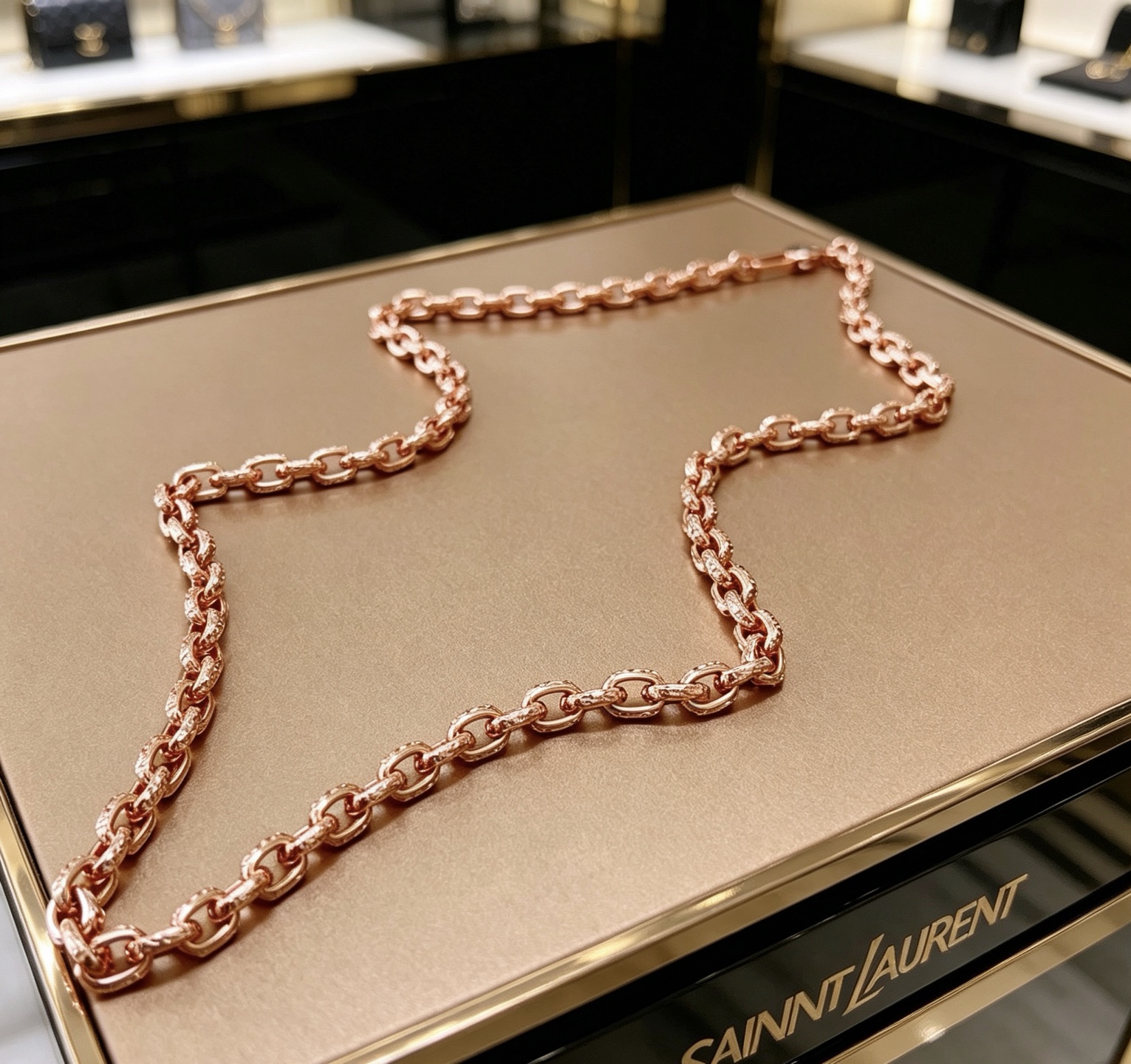 NO:862395,Batch. Yves Saint Laurent necklace new product release V gold material Yves Saint Laurent DIVAS' DREAM series The appearance is perfect, the details are invincible, the unique color is completely impeccable, and it is decorated with a classic shape design, simple yet elegant and eye-catching, the combination of V gold is more elegant, and the upper body is elegant and moving. Same style for men and women YSL necklace length 60cm can be customized to change the length, fine jewelry, saint laurent, saint laurent, saint  laurent,necklace19860909批. 圣罗兰项链新品发布 V金材质 Yves Saint Laurent DIVAS‘ DREAM 系列 品相完美,细节无敌,那种独特的色泽完全无可挑剔,再缀以经典外形设计,简约之余却又优雅夺目,V金的组合更显气色,上身雅致动人.男女同款 YSL项链 长度60cm 可私人订制改长度,饰品精品,saint laurent,saint laurent,saint laurent,necklace,Jewelry