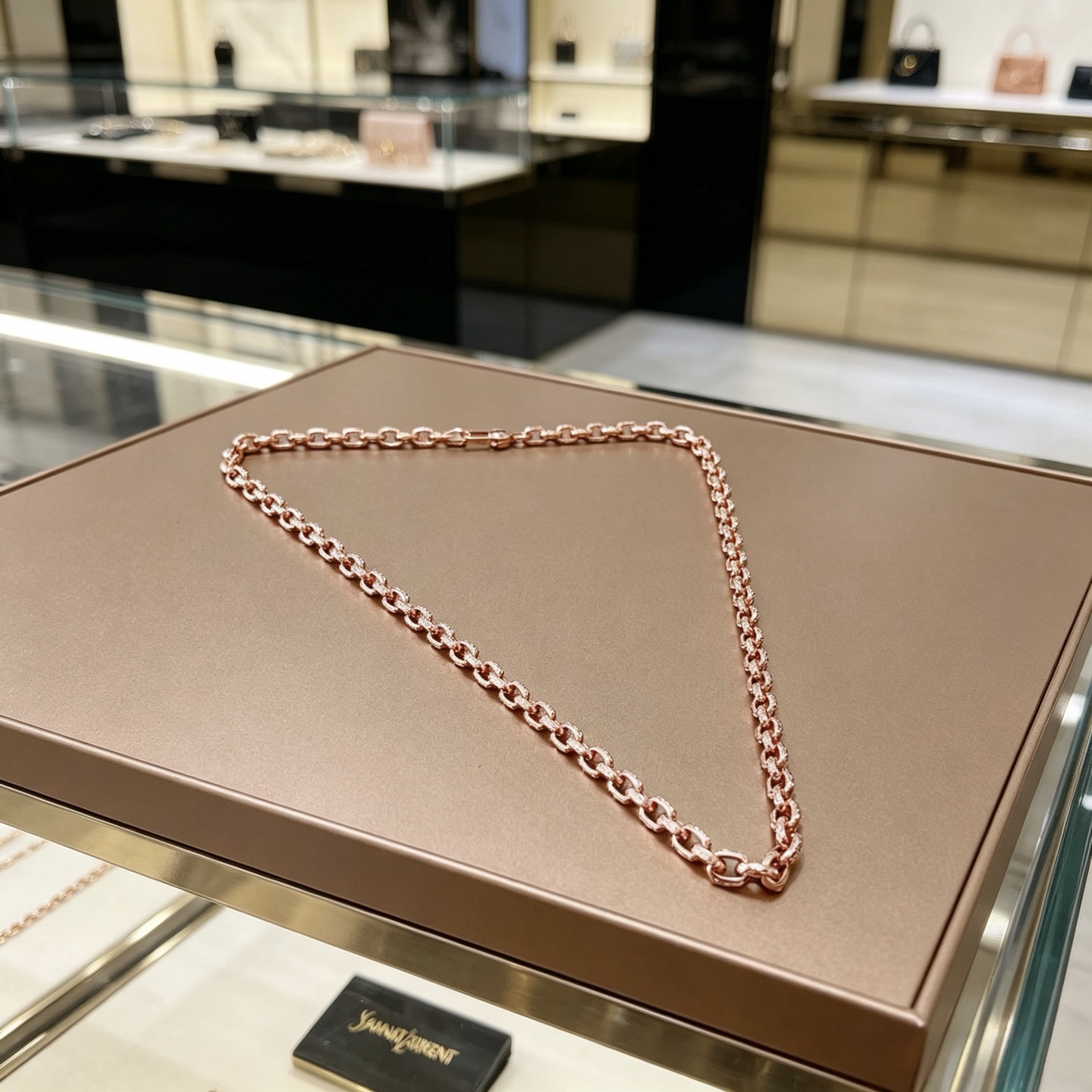 圣罗兰项链新品发布 V金材质 Yves Saint Laurent DIVAS‘ DREAM 系列 品相
