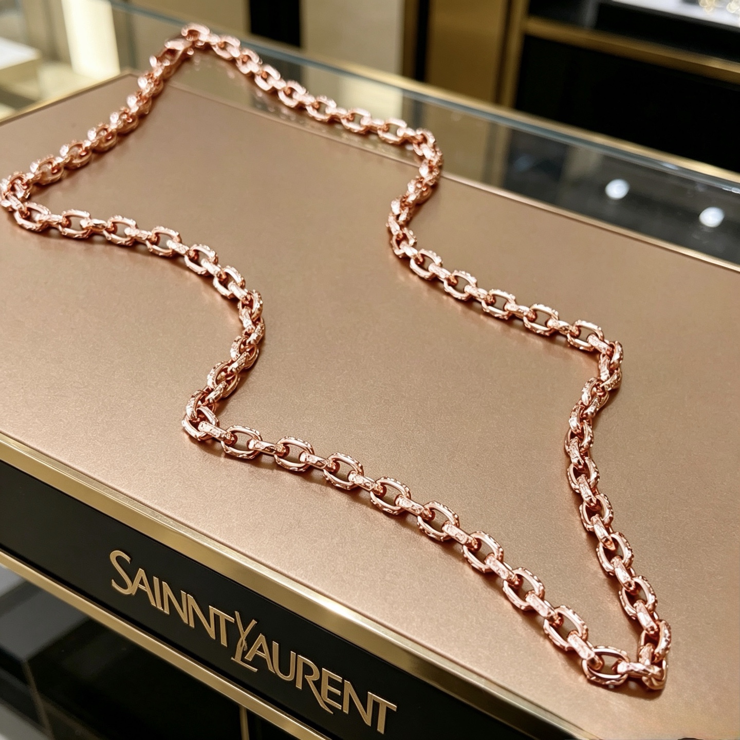 圣罗兰项链新品发布 V金材质 Yves Saint Laurent DIVAS‘ DREAM 系列 品相