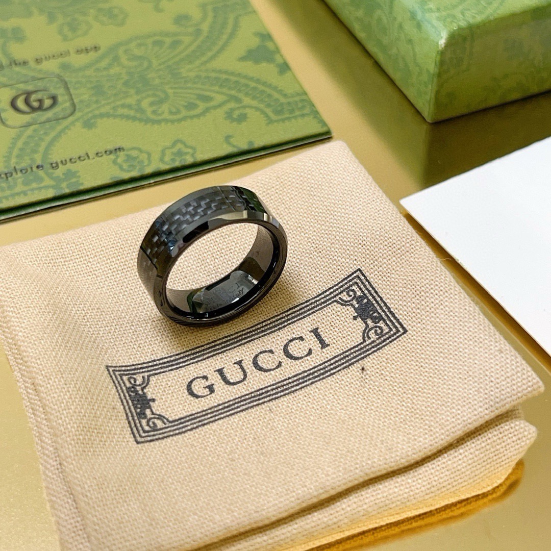 NO:864257,Batch. The latest style of Gucci ring is of higher quality. The same style as the star's Anger Forest series v gold texture double G. Pure handmade craftsmanship. Gucci ring. Detail matching is purely handmade. Non-market glossy version. This one has been out. The best-selling model in Gucci. Very easy to match with trendy clothes. The size is 7 8 9 10 11. Couple rings of the same style for men and women, fine jewelry, gucci, ring19860909批.古驰戒指最新款款式档次更高明星同款Anger Forest系列v金质感双G纯手工制作工艺 古驰戒指 细节对版纯手工处理 非市面亮面版型 这款一直在出 古驰里面热卖款 非常好搭配潮流衣服码数美7 8 9 10 11 男女同款情侣戒指,饰品精品,gucci,ring,Jewelry