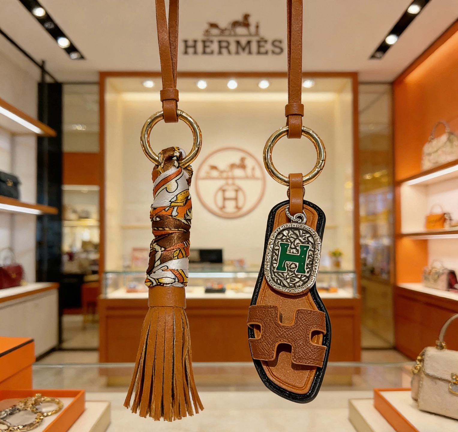 NO:864246,Batch. New Hermes Hermes bag pendant keychain thickened version, platinum version. Hermes slippers high-end Seiko version [color] [color] Many Internet celebrities have the same style. Hermes pendant keychain is a test of the master's craftsmanship. It is not easy to ensure that every detail is in place [color] [color] High-end customization. Same style for men and women. Hermès is popular. 1:1 super fine star. The same K gold texture, crafted with high-end craftsmanship.  The car keychain is really awesome, fine jewelry, hermes, hermes, slippers, keychain19860909批.新款Hermes爱马仕包包挂饰钥匙扣加厚版 铂金版.爱马仕拖鞋高级精工版[色][色]众多网红同款 爱马仕挂饰钥匙扣太考验师傅的手艺了 要确保每个细节都到位不简单[色][色] 高端定制 男女同款 爱马仕火爆 1:1超精赞明星 同款 k金质感,精工高端工艺打造出炉. 车钥匙扣上真的赞爆,饰品精品,hermes,hermes,slippers,keychain,Jewelry