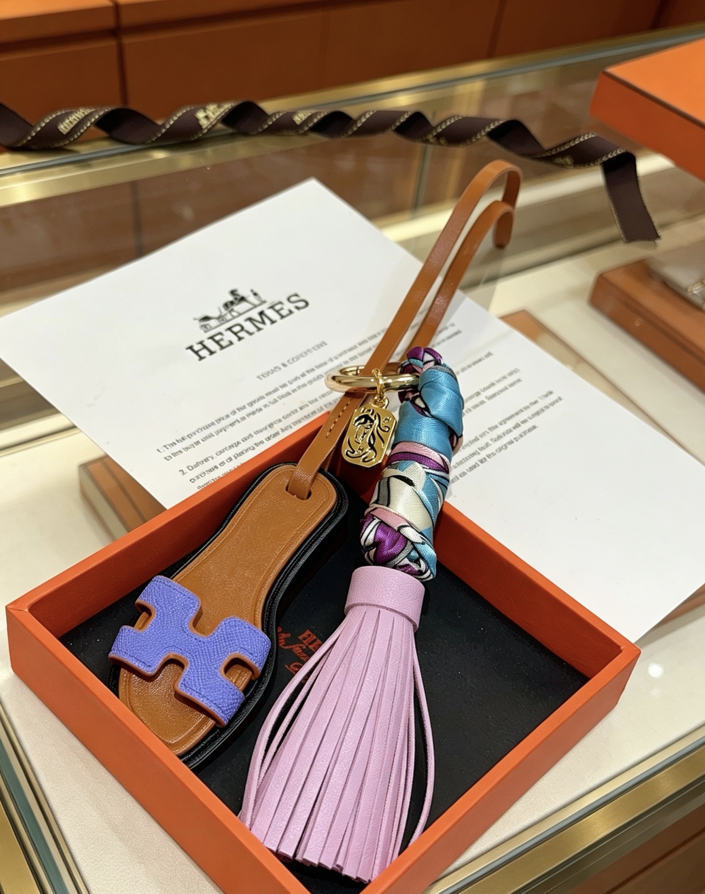 Hermes Jewelry 。NewHermesHermesKeychainKeychain 。 HermesCharmKeychain Hermes 1:1 k ， 。 Keychain — photo 8