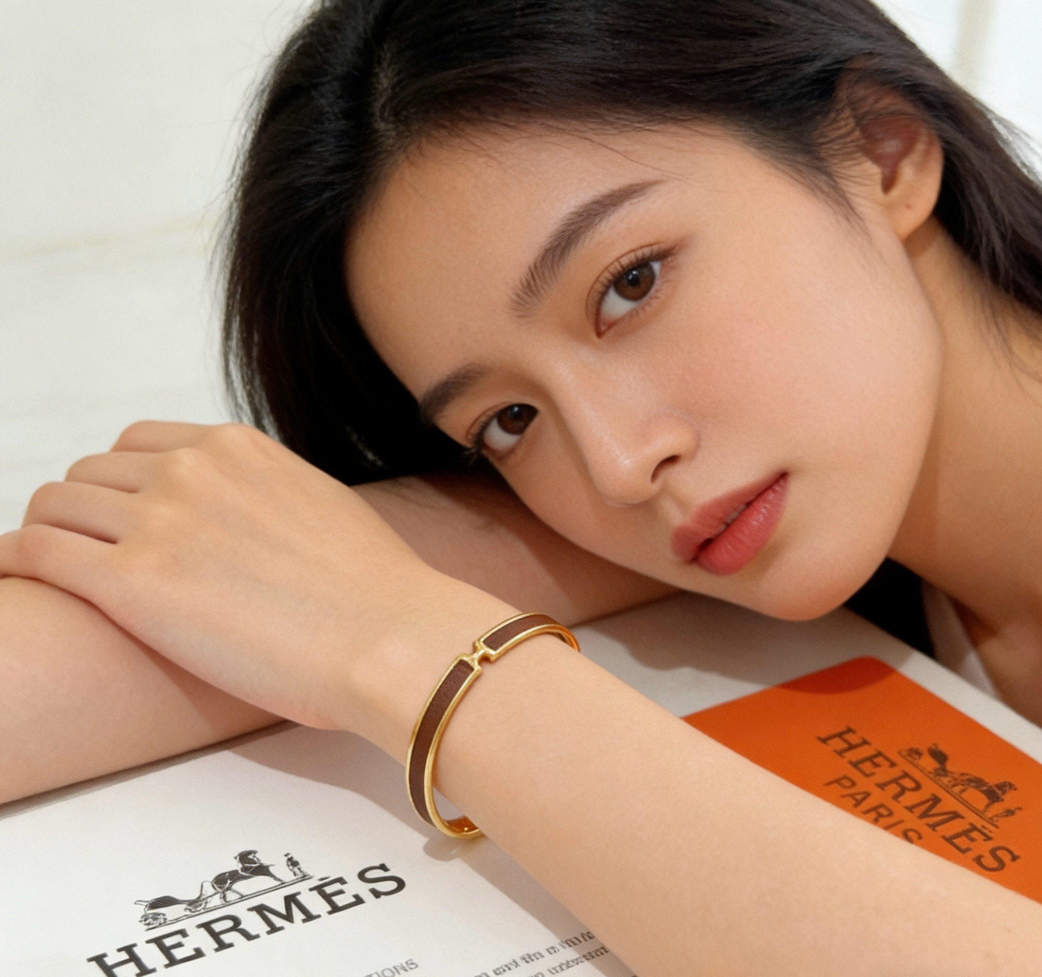 Bracelet Hermes Olympe métal doré avec incrustation de cuir marron T2 circonférence intérieure 17cm
