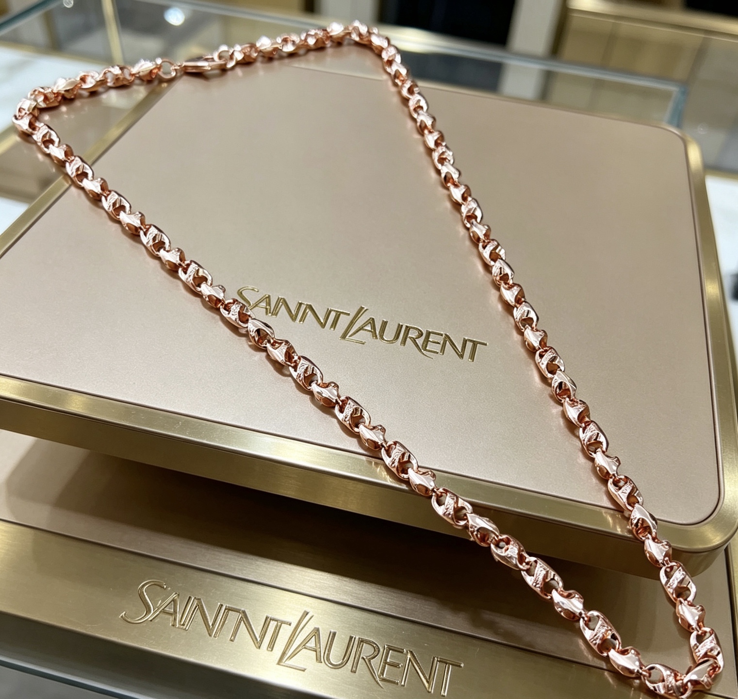 圣罗兰项链新品发布 V金材质 Yves Saint Laurent DIVAS‘ DREAM 系列 品相