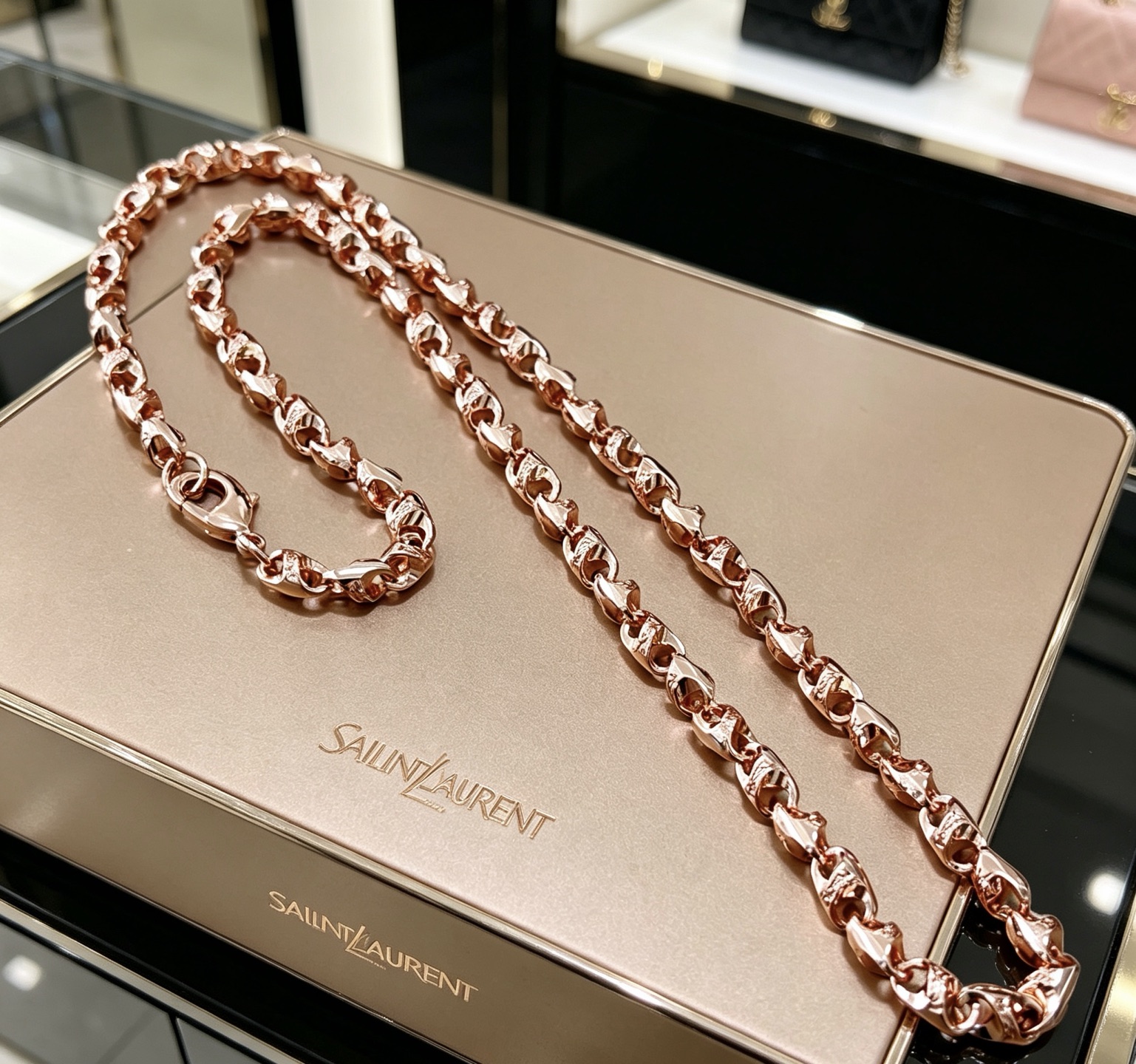 圣罗兰项链新品发布 V金材质 Yves Saint Laurent DIVAS‘ DREAM 系列 品相