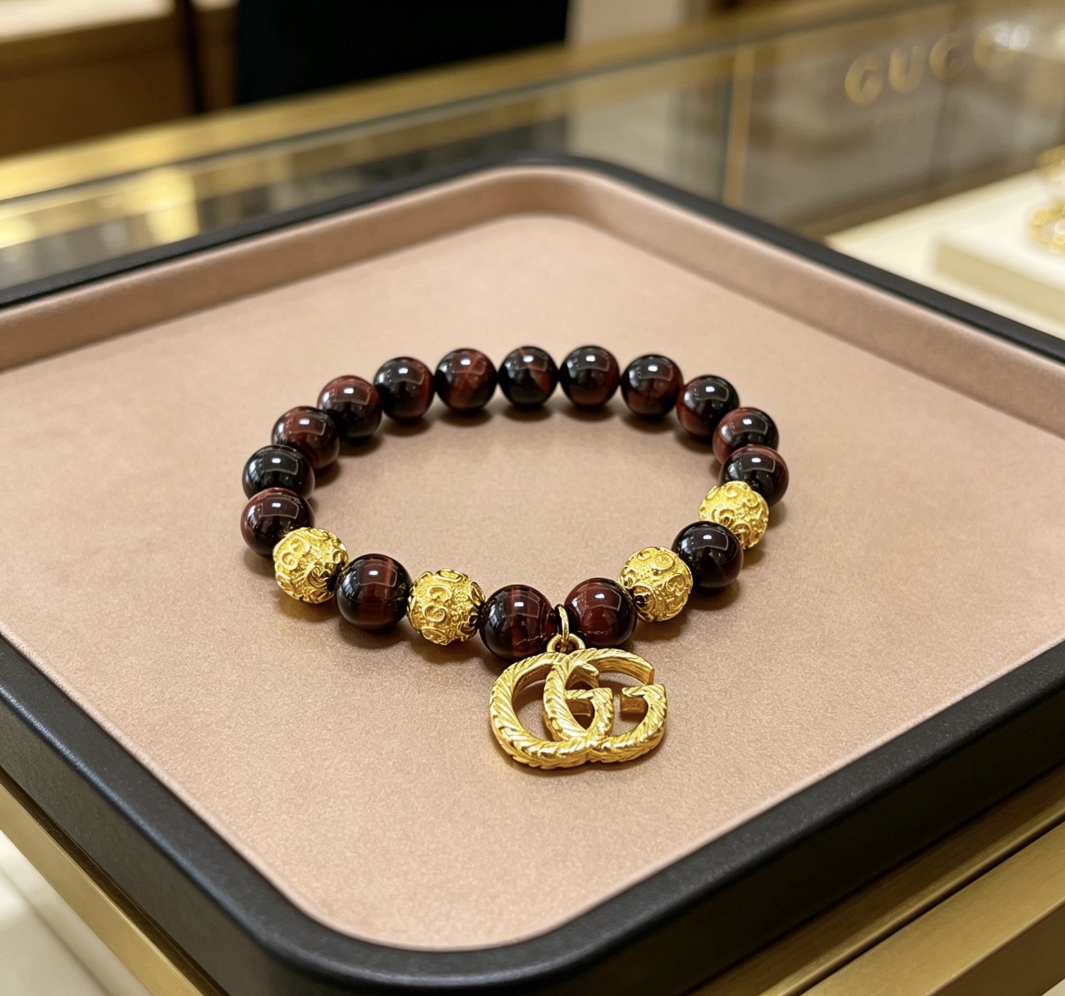 NO:864385,Batch new product release Gucci bracelets for men and women. The latest blue tiger eye stone bracelet is of higher quality. The same style as the star Anger Forest series double G bracelet. Size: 16-24 cm. The details are distressed. The shiny version is not available in the market. It is not commonly made in the market. This model has been released. The best-selling model in Gucci. Very good to match clothes, high-quality jewelry, gucci, and bracelet.19860909批 新品发布古驰手链男女同款 最新款蓝虎眼石手链档次更高明星同款Anger Forest系列双g手链 尺寸:16-24厘米 细节对版做旧处理 非市面亮面版型 非市面普通做这款一直在出 古驰里面热卖款 非常好搭配衣服,饰品精品,gucci,bracelet,Jewelry