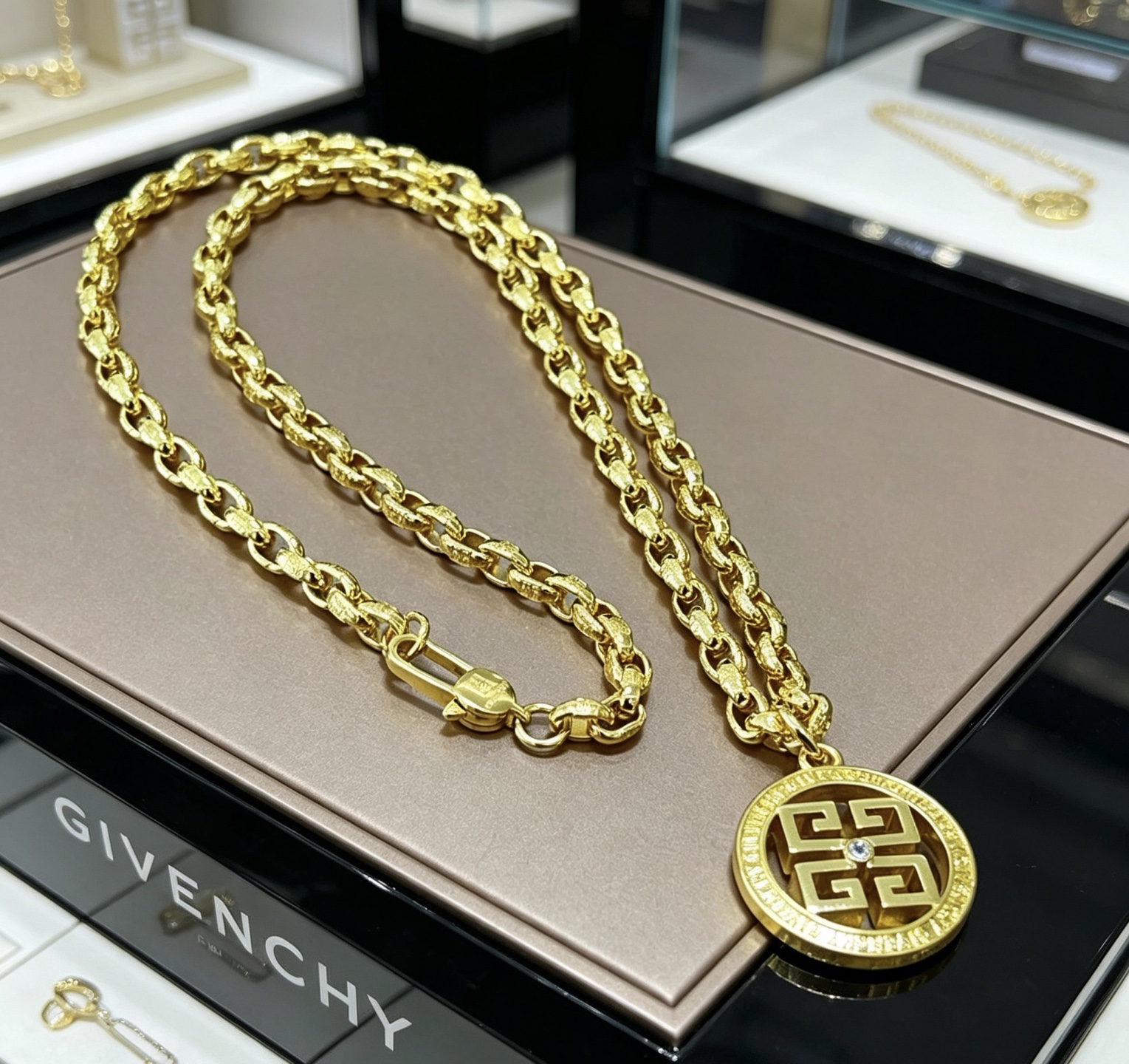 原单货🔹🔹新品 纪梵希项链GIVENCHY新款项链🔹专柜一致 细节做工精细 每个细节流程到位 设计工艺精