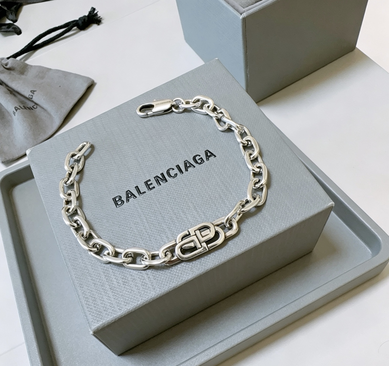 原单货🔹🔹新品 巴黎世家 Balenciaga手链🔹专柜一致巴黎世家手链 男士火爆款出货 设计独特 前卫