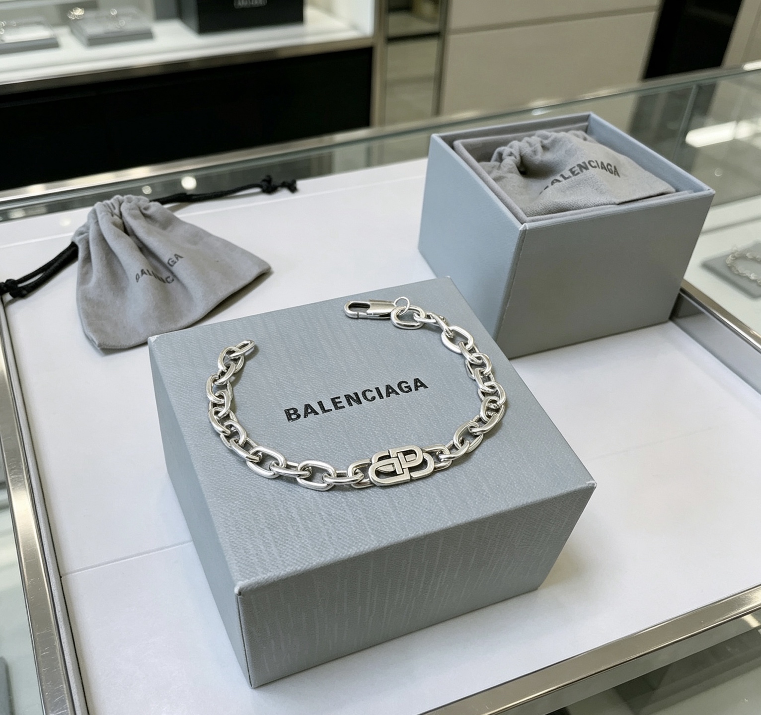 原单货🔹🔹新品 巴黎世家 Balenciaga手链🔹专柜一致巴黎世家手链 男士火爆款出货 设计独特 前卫