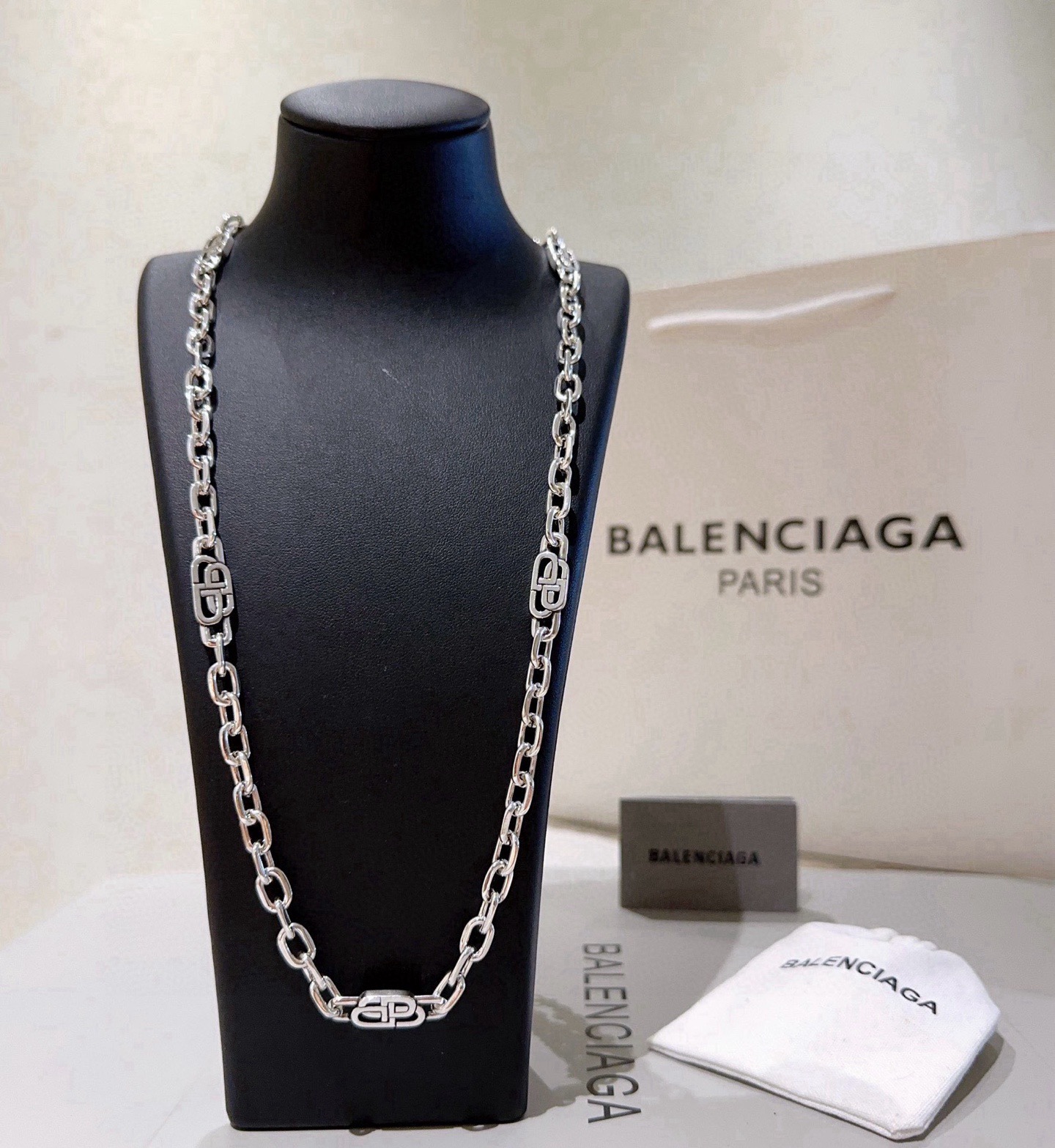 NO:864499,Batch original single goods new products Balenciaga necklace Balenciaga new necklace counter consistent fine details workmanship every detail process in place fine design craftsmanship hot models shipped unique design retro style Balenciaga necklace, jewelry boutique, balenciaga, balenciaga, necklace19860909批 原单货新品 巴黎世家项链 Balenciaga 新款项链专柜一致 细节做工精细 每个细节流程到位 设计工艺精细 火爆款出货 设计独特 复古风格 巴黎世家项链,饰品精品,balenciaga,balenciaga,necklace,Jewelry
