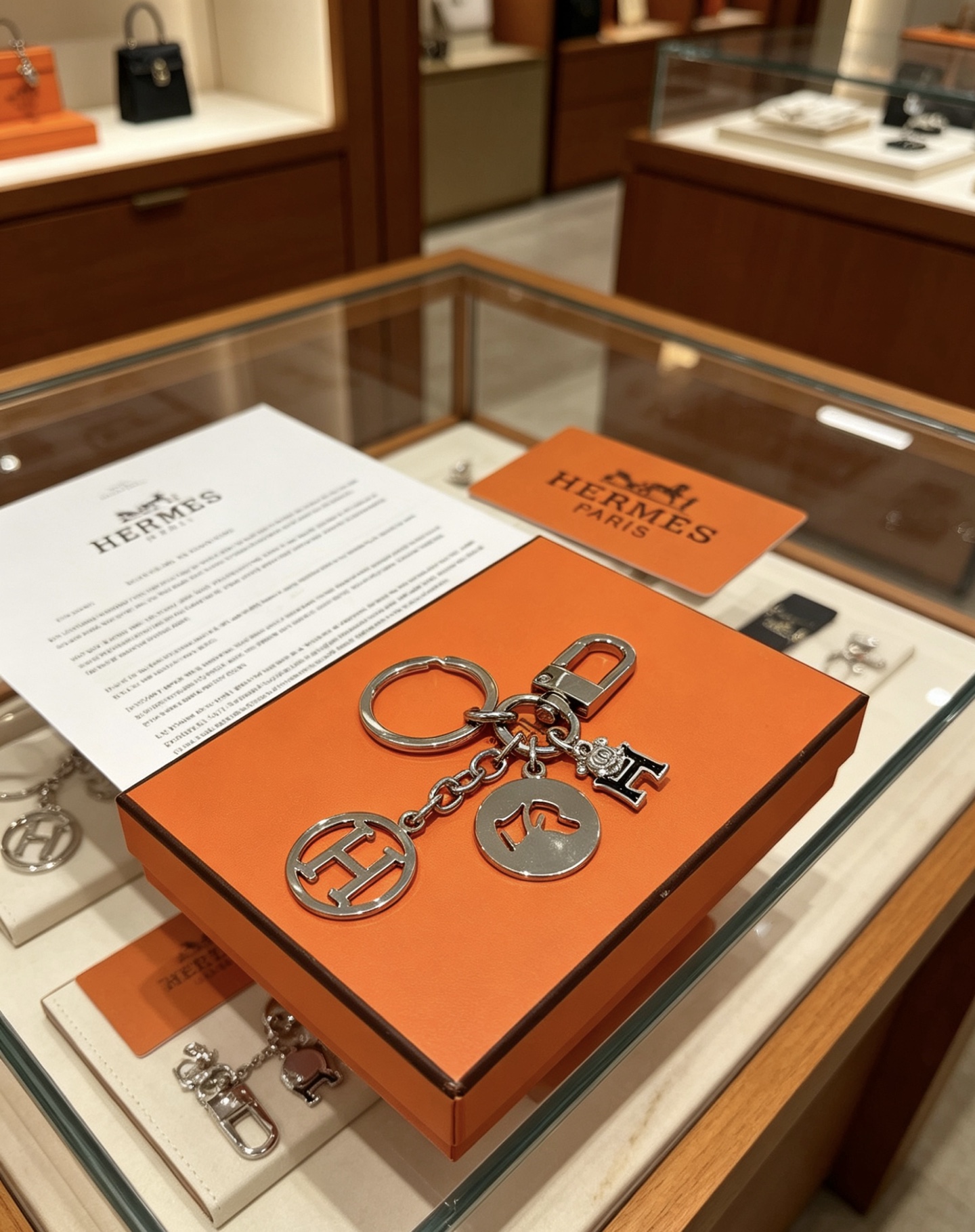 NO:864480,Batch. New Hermes Hermes keychain key chain keychain thickened version platinum version. High-end Seiko version [color] [color] Many Internet celebrities have the same style. Hermes pendant keychain is a test of the master's craftsmanship. It is not easy to ensure that every detail is in place [color] [color] High-end customization. Same style for men and women. Hermès is popular. 1:1 super fine star. The same style k gold texture, crafted with precision and high-end craftsmanship.  The car keychain is really awesome, fine jewelry, hermes, hermes, keychain19860909批.新款Hermes爱马仕钥匙扣钥匙扣钥匙链加厚版 铂金版.高级精工版[色][色]众多网红同款 爱马仕挂饰钥匙扣太考验师傅的手艺了 要确保每个细节都到位不简单[色][色] 高端定制 男女同款 爱马仕火爆 1:1超精赞明星 同款 k金质感,精工高端工艺打造出炉. 车钥匙扣上真的赞爆,饰品精品,hermes,hermes,keychain,Jewelry