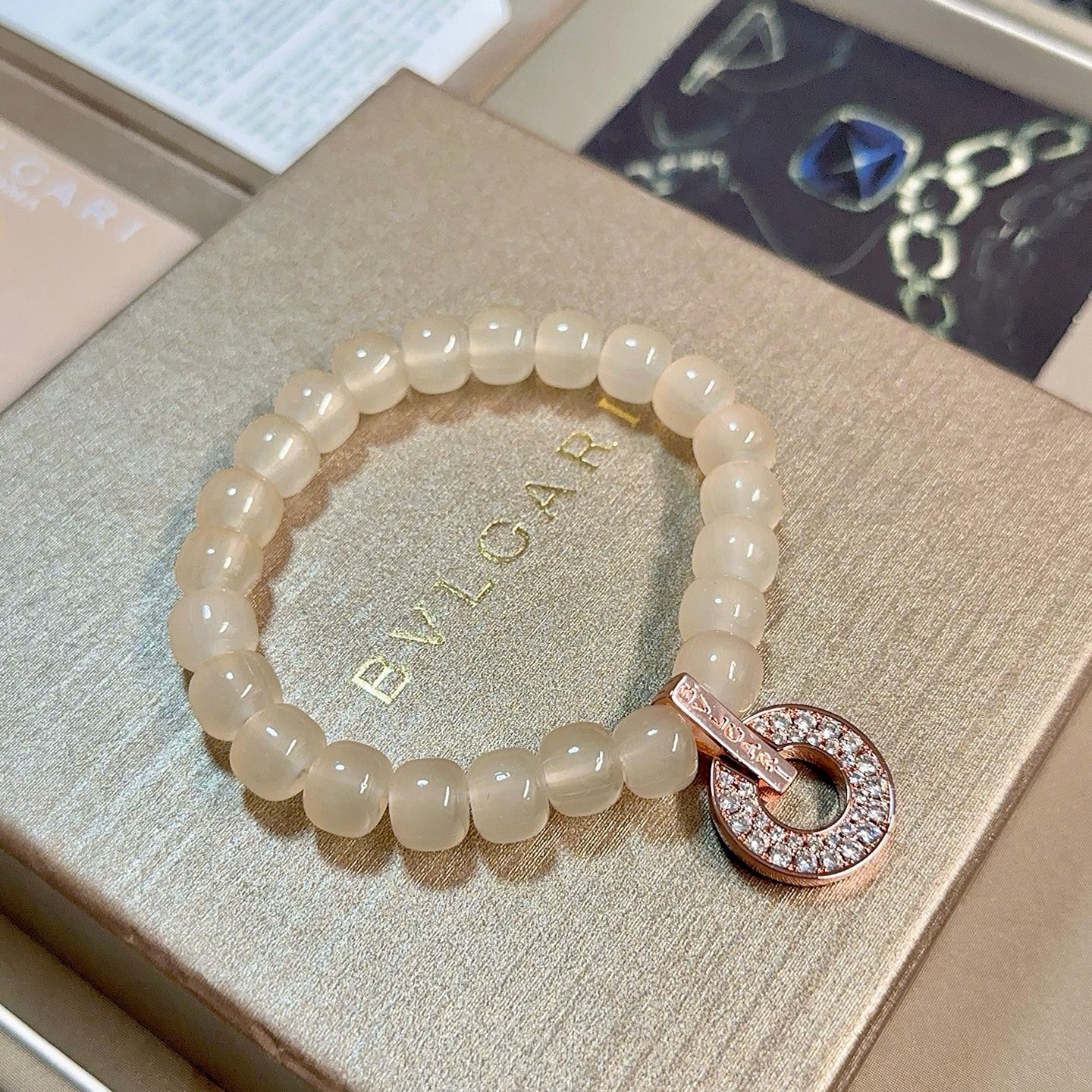 宝格丽手链V金材质 BVLGARI宝格丽 DIVAS‘ DREAM 系列 天然黄玉桶珠品相完美，细节无敌