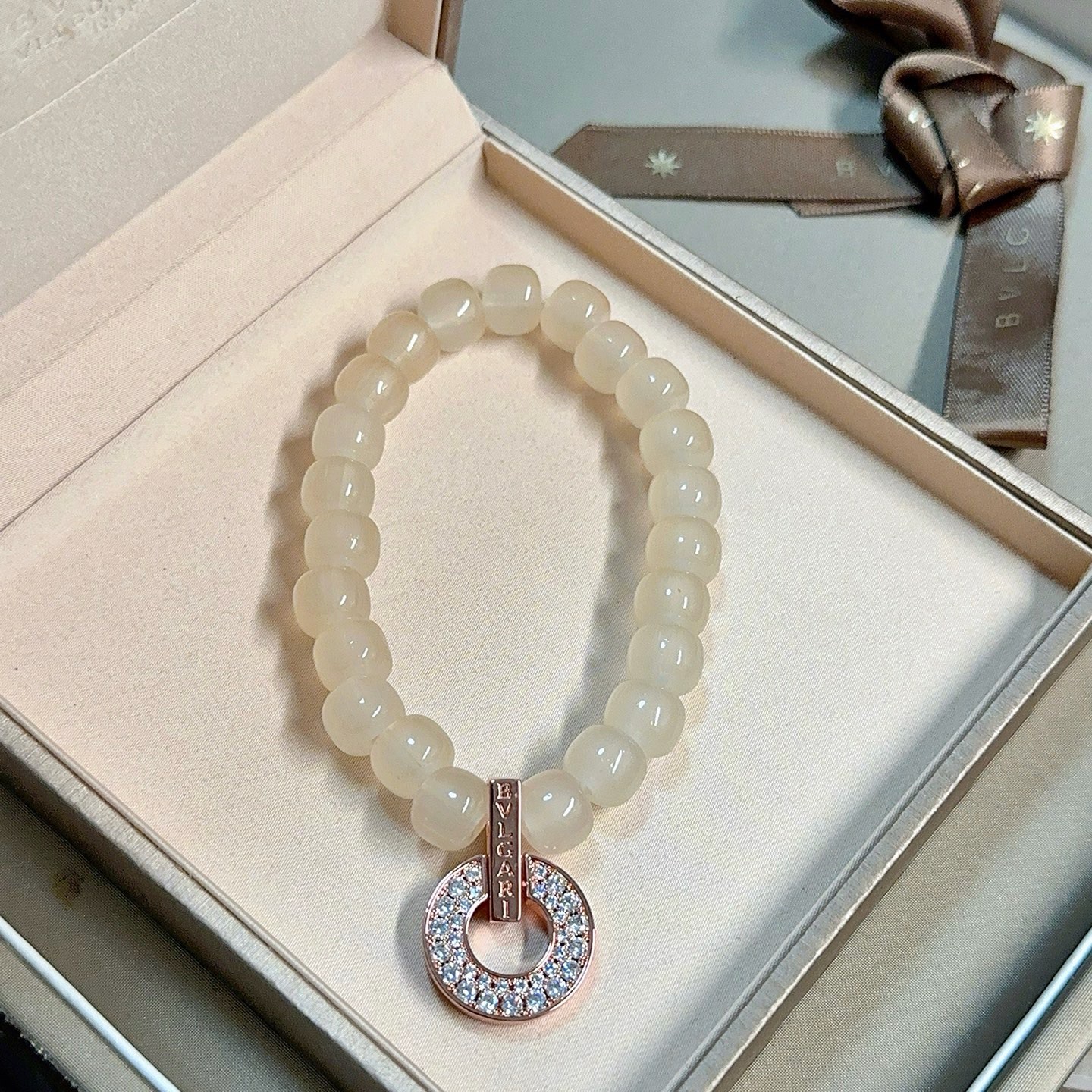 宝格丽手链V金材质 BVLGARI宝格丽 DIVAS‘ DREAM 系列 天然黄玉桶珠品相完美，细节无敌