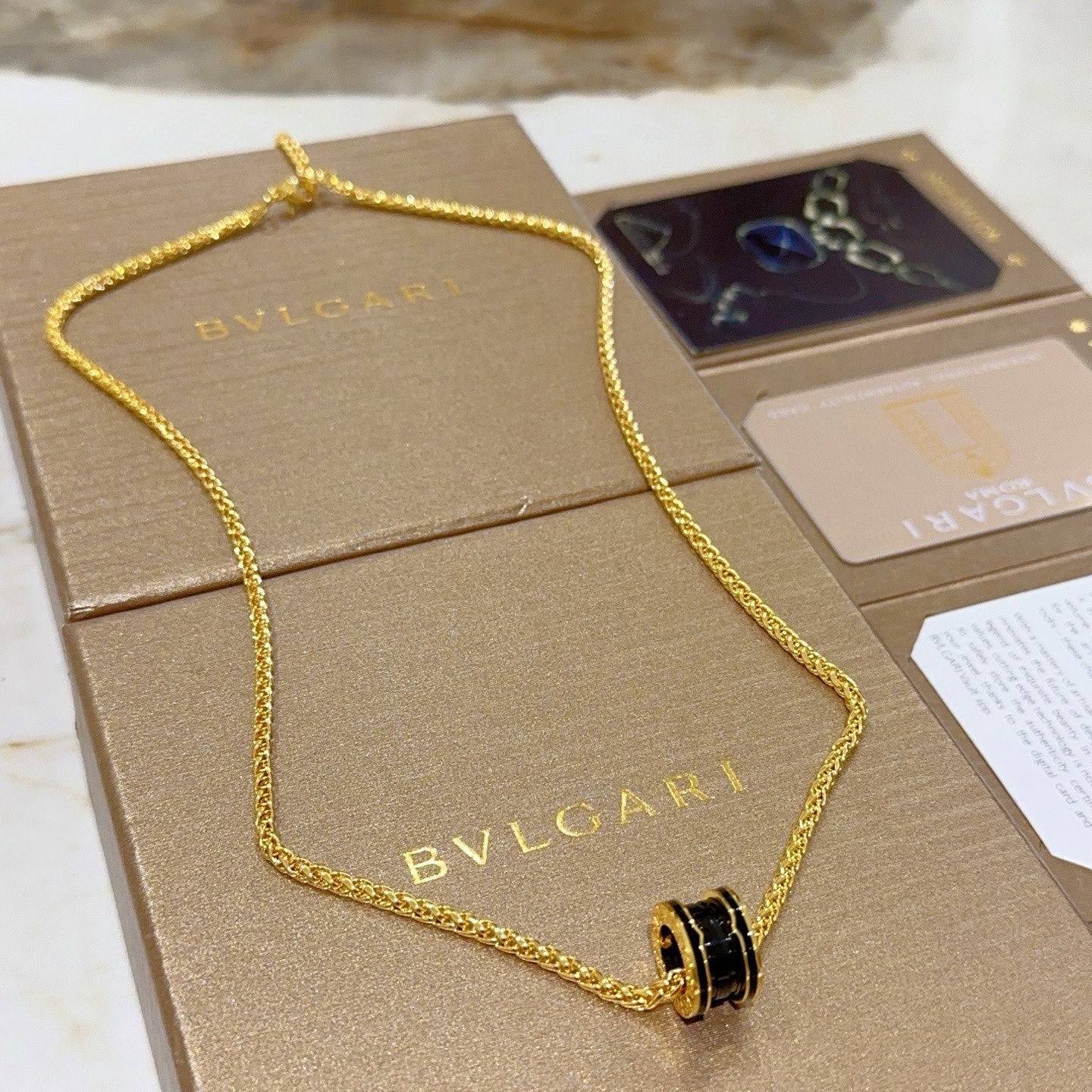 NO:864569,Batch. Bvlgari necklace made of V gold. BVLGARI DIVAS’ DREAM series. Perfect appearance, incomparable details. The unique color is completely impeccable. It is decorated with a classic ring shape design. It is simple yet elegant and eye-catching. The combination of 18K gold adds color and makes the upper body elegant and attractive. The same style for men and women. Bvlgari necklace. Recommended hot products, boutique jewelry, bottega  veneta,bvlgari,bvlgari,necklace19860909批.宝格丽项链V金材质 .BVLGARI宝格丽 DIVAS‘ DREAM 系列 品相完美,细节无敌,那种独特的色泽完全无可挑剔,再缀以经典指环外形设计,简约之余却又优雅夺目,18K金的组合更显气色,上身雅致动人.男女同款 宝格丽项链 爆品推荐,饰品精品,bottega veneta,bvlgari,bvlgari,necklace,Jewelry