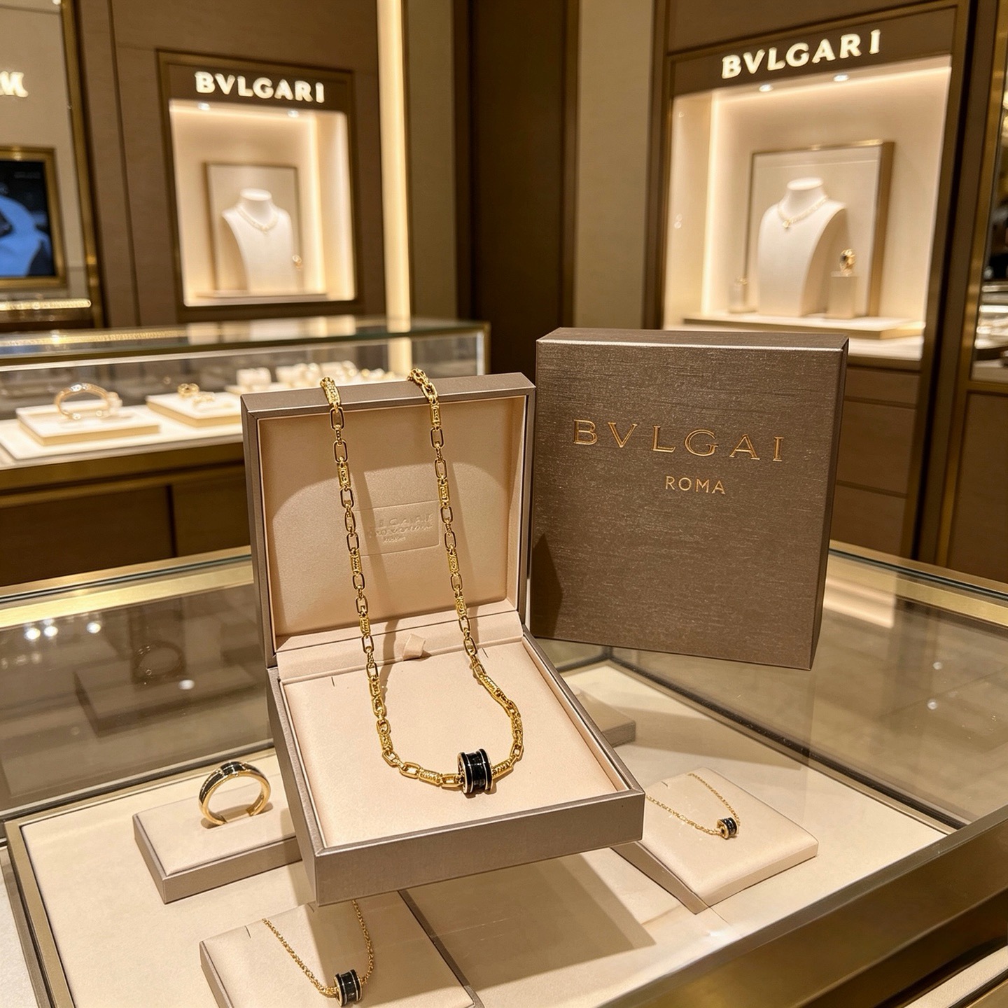 宝格丽项链V金材质 。BVLGARI宝格丽 DIVAS‘ DREAM 系列 品相完美，细节无敌，那种独特