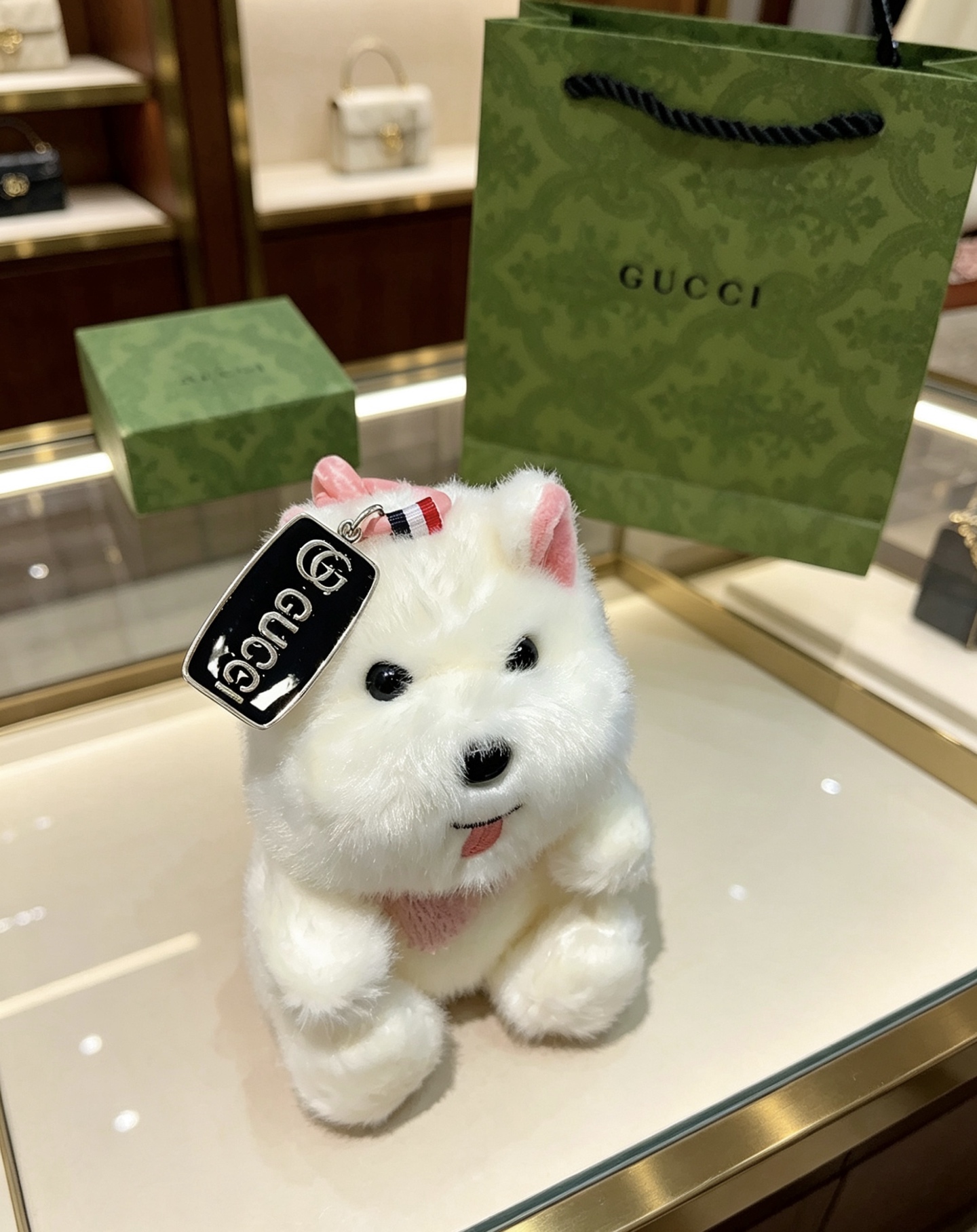 NO:863890,Batch of new product releases Gucci keychains Gucci bag buckles The latest bag charms are of higher quality Stars have the same style Anger Forest series Double G classic models co-branded design concept keychain series The details are distressed and not available in the market Glossy version This one has been out The best-selling model in Gucci Very good match with trendy backpacks, jewelry boutiques, gucci, backpacks, keychain19860909批新品发布 古驰钥匙扣 古驰包包扣 最新款包包挂饰档次更高明星同款Anger Forest系列双G经典款联名设计理念钥匙扣系列 细节对版做旧处理 非市面亮面版型 这款一直在出 古驰里面热卖款 非常好搭配潮流背包,饰品精品,gucci,backpacks,keychain,Jewelry