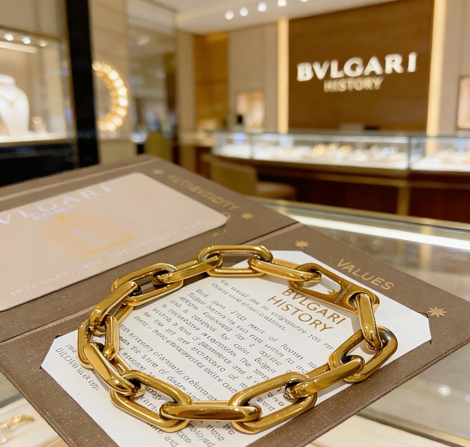 宝格丽手链V金材质 BVLGARI宝格丽 DIVAS‘ DREAM 系列 品相完美，细节无敌，那种独特的