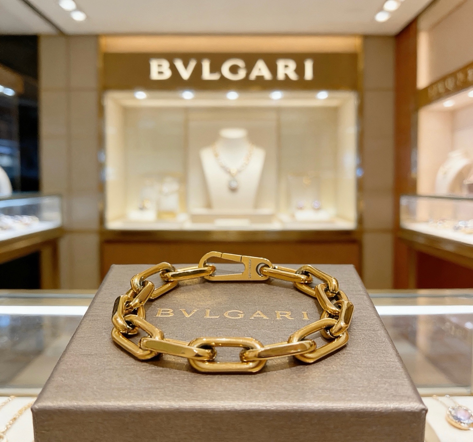 宝格丽手链V金材质 BVLGARI宝格丽 DIVAS‘ DREAM 系列 品相完美，细节无敌，那种独特的