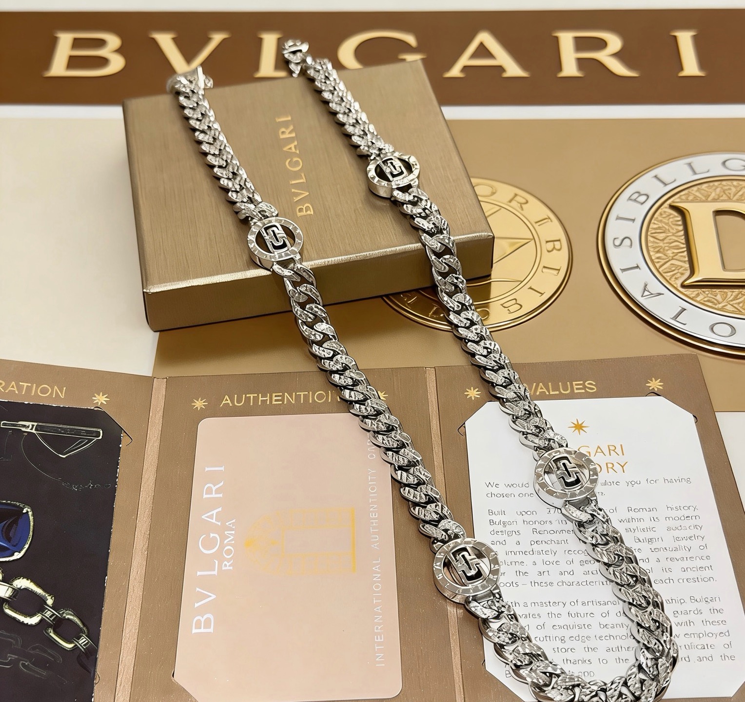 宝格丽项链V金材质 。BVLGARI宝格丽 DIVAS‘ DREAM 系列 品相完美，细节无敌，那种独特