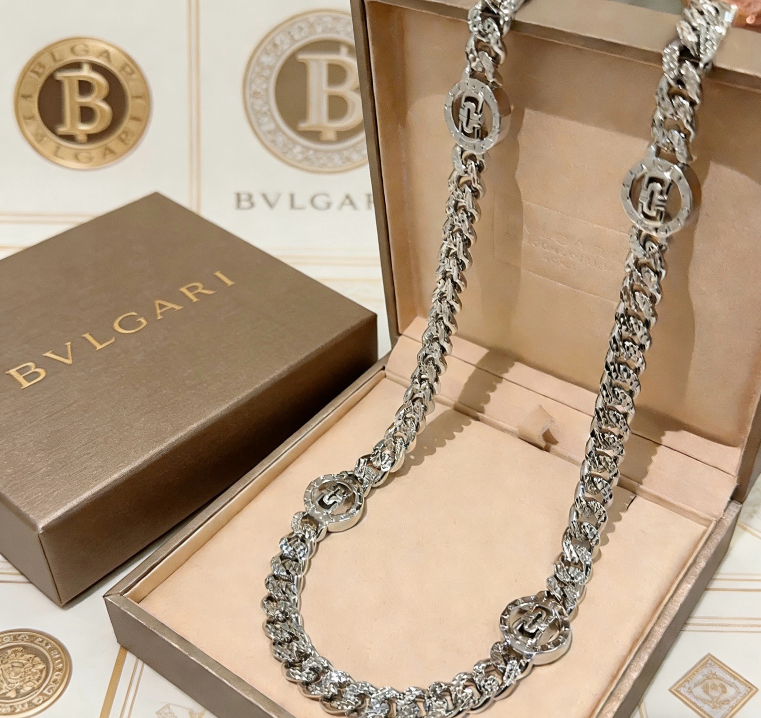 宝格丽项链V金材质 。BVLGARI宝格丽 DIVAS‘ DREAM 系列 品相完美，细节无敌，那种独特