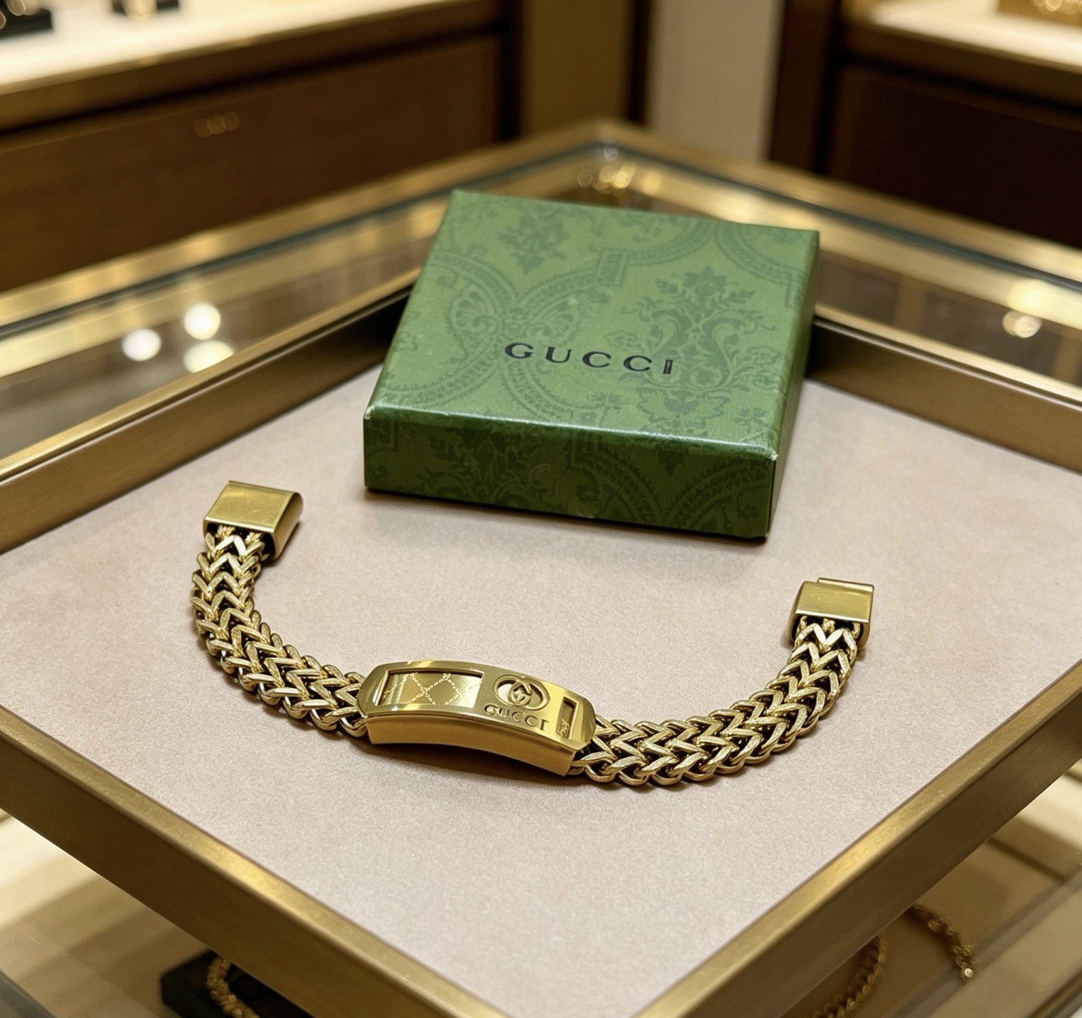 NO:863876,Batch. The latest Gucci bracelet is the latest classic model. It is exquisite regardless of style and texture. It is absolutely top-notch. You can understand the original logo at a glance. It is super nice. The best choice for matching clothes. It is a must-have artifact for men and women. It is a boutique jewelry, gucci, gucci, bracelet.19860909批. 最新出炉 Gucci古驰手链最新款的经典款 精致无论款式 质感 都是绝对的顶尖feel 只要看一眼就懂了原版logo 超 nice 搭配衣服最佳的选择,男女同款必备神器,饰品精品,gucci,gucci,bracelet,Jewelry