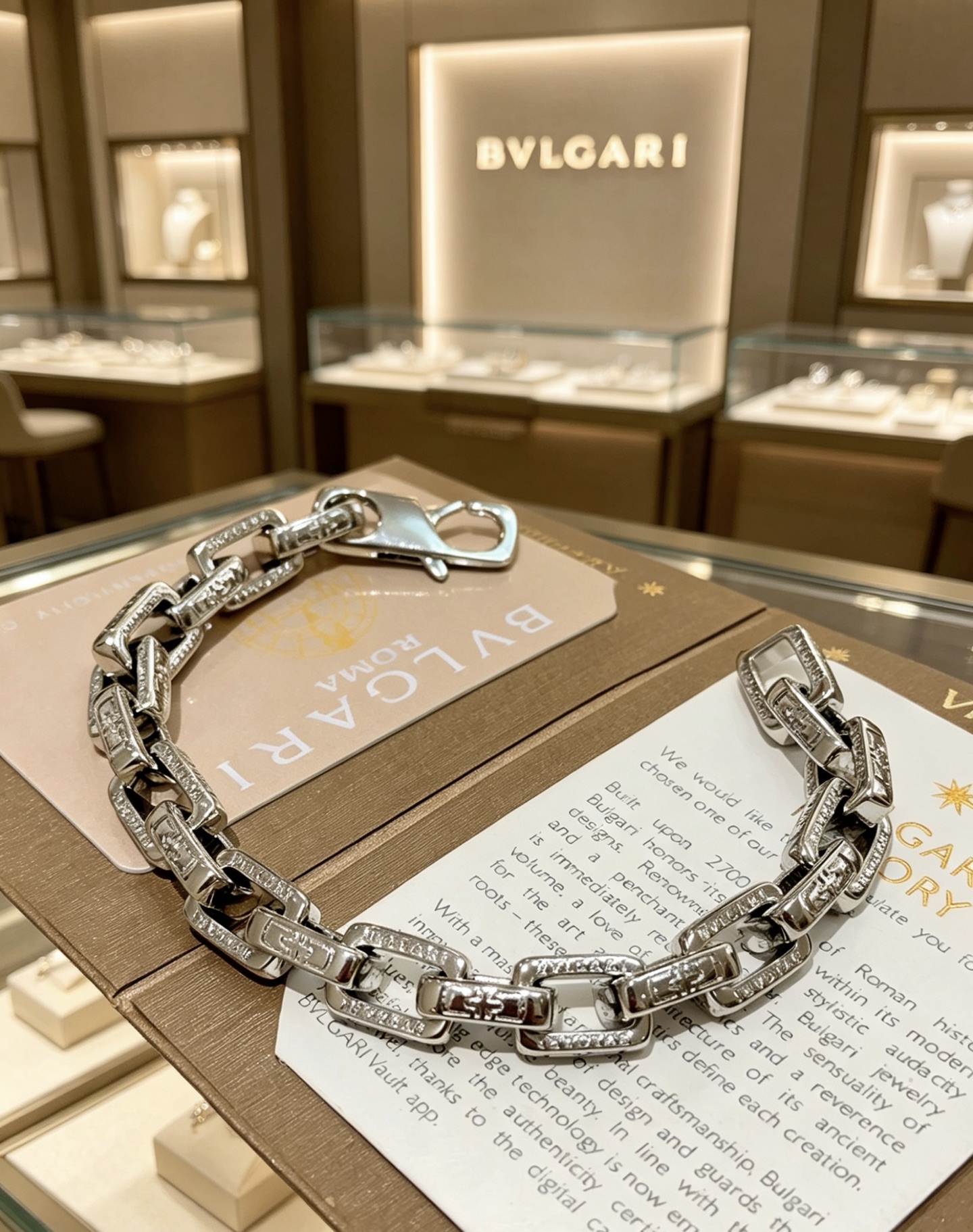 NO:863902,Batch. Bvlgari bracelet made of V gold. BVLGARI DIVAS’ DREAM series. The appearance is perfect, the details are unparalleled, the unique color is completely impeccable, and it is decorated with a classic ring shape design. It is simple yet elegant and eye-catching. The V gold pure handmade combination is more elegant and elegant. The same style for men and women, 18 20 22 24 cm, boutique jewelry, bottega  veneta,bvlgari,bvlgari,bracelet19860909批.宝格丽手链V金材质 BVLGARI宝格丽 DIVAS‘ DREAM 系列 品相完美,细节无敌,那种独特的色泽完全无可挑剔,再缀以经典指环外形设计,简约之余却又优雅夺目,V金纯手工的组合更显气色,上手雅致动人.男女同款 18 20 22 24厘米,饰品精品,bottega veneta,bvlgari,bvlgari,bracelet,Jewelry