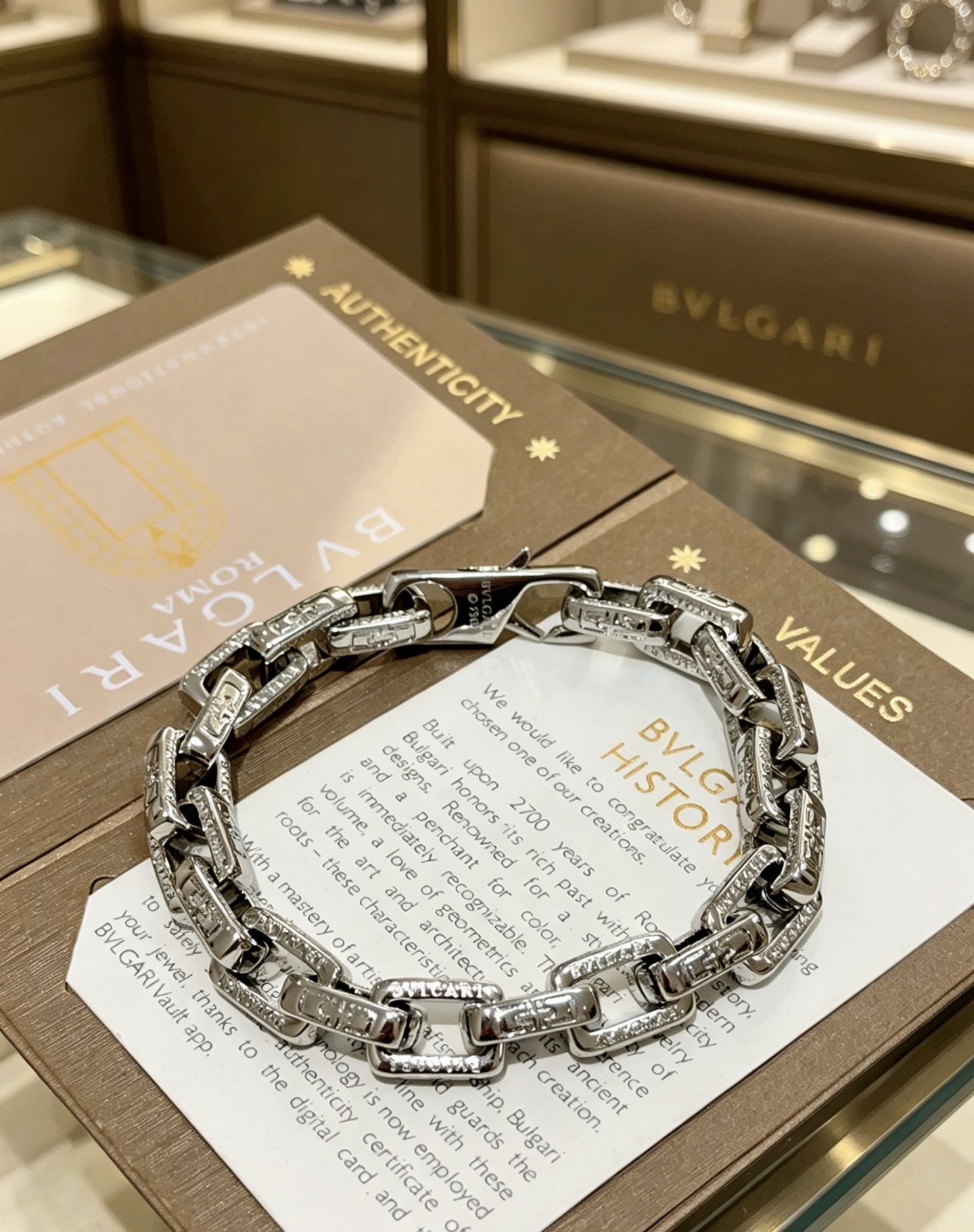 宝格丽手链V金材质 BVLGARI宝格丽 DIVAS‘ DREAM 系列 品相完美，细节无敌，那种独特的