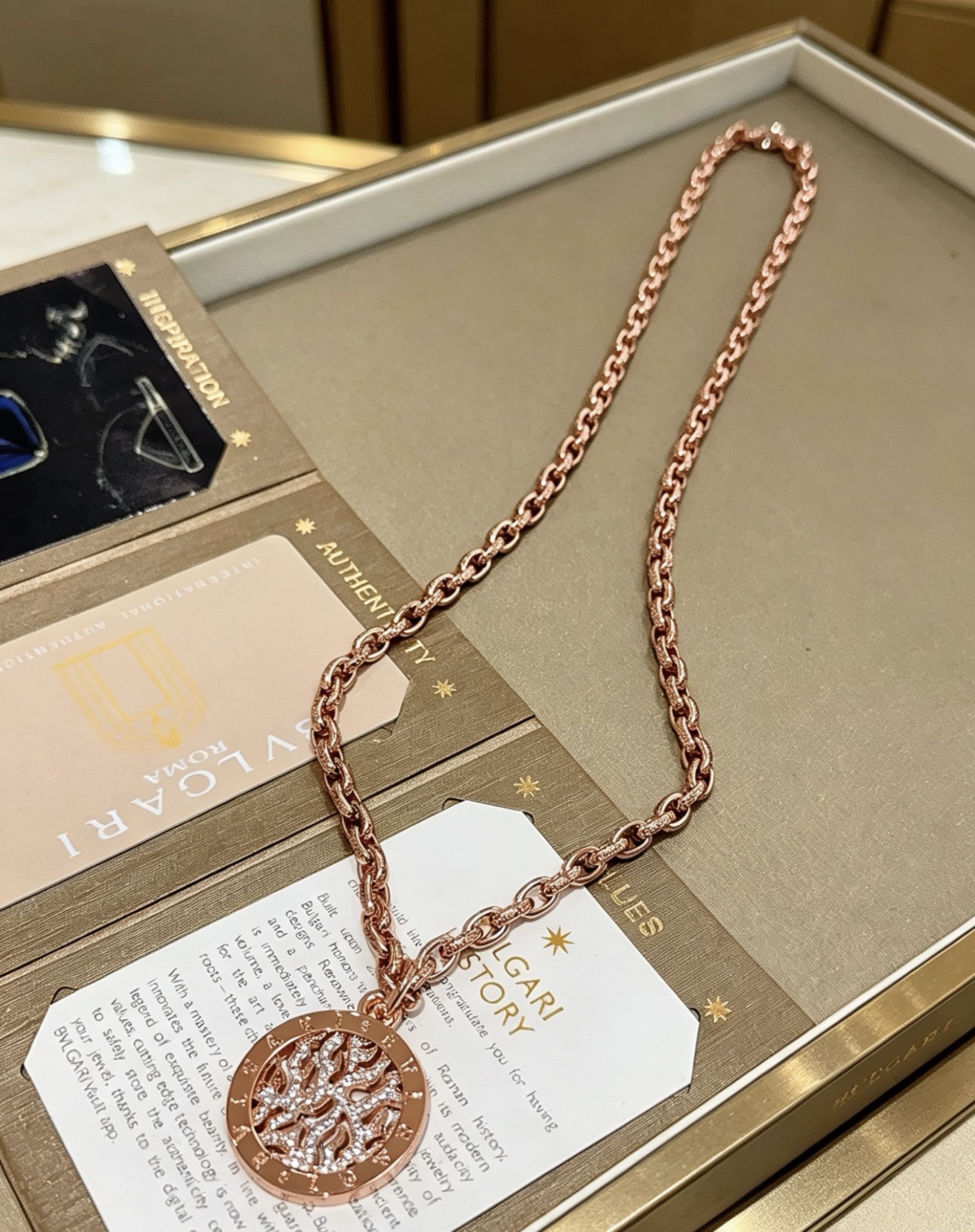 宝格丽项链V金材质 。BVLGARI宝格丽 DIVAS‘ DREAM 系列 品相完美，细节无敌，那种独特