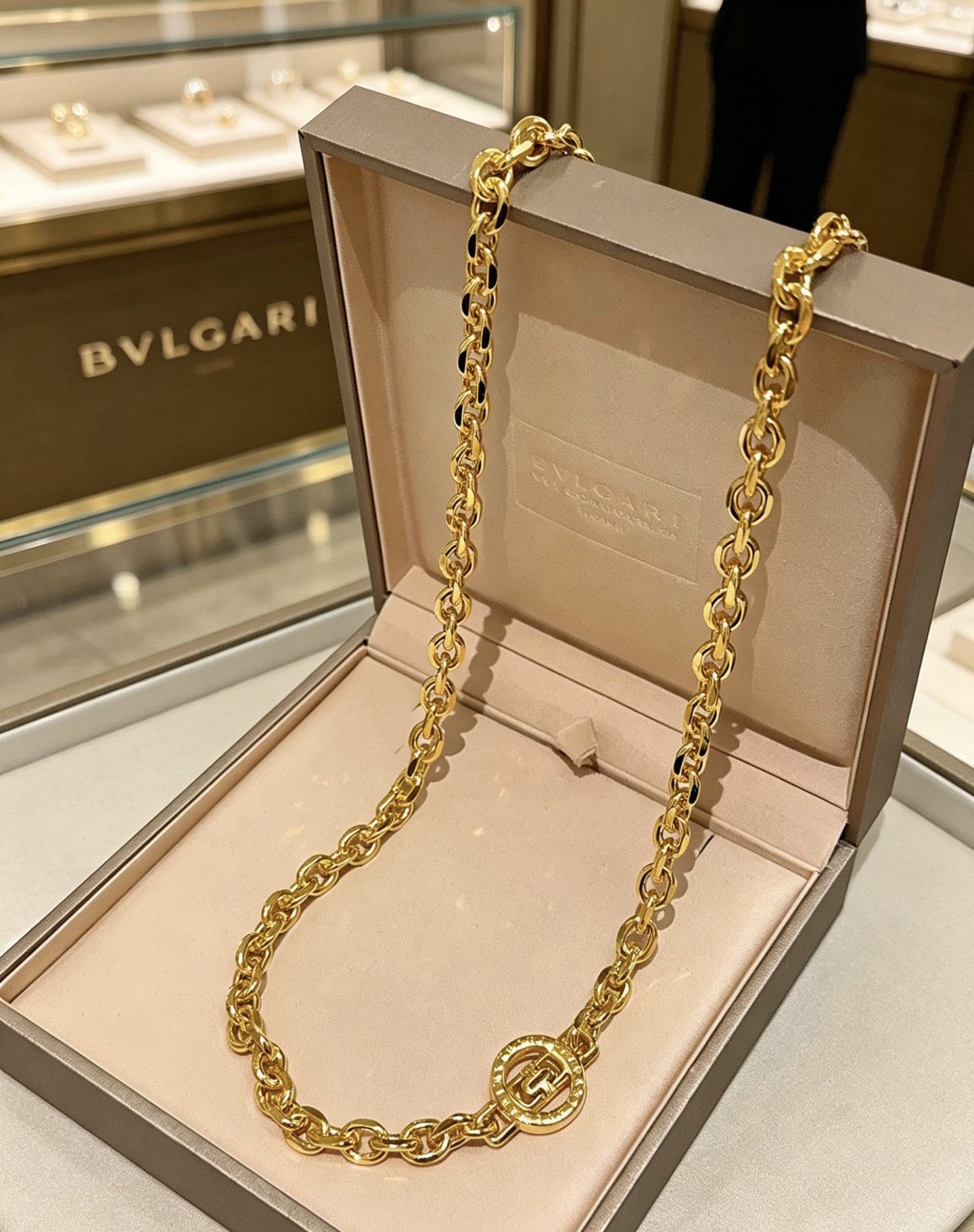 宝格丽项链V金材质 。BVLGARI宝格丽 DIVAS‘ DREAM 系列 品相完美，细节无敌，那种独特