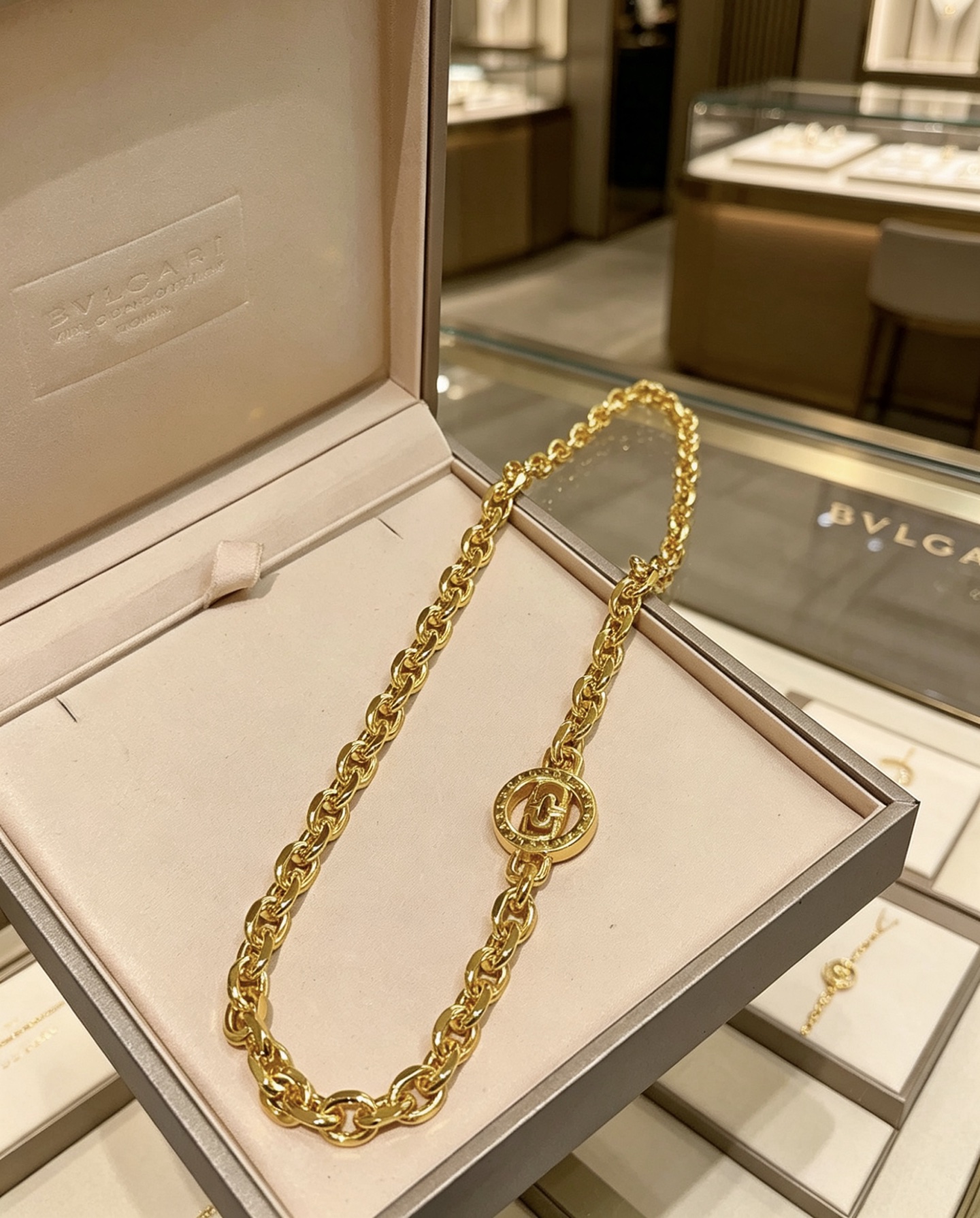宝格丽项链V金材质 。BVLGARI宝格丽 DIVAS‘ DREAM 系列 品相完美，细节无敌，那种独特