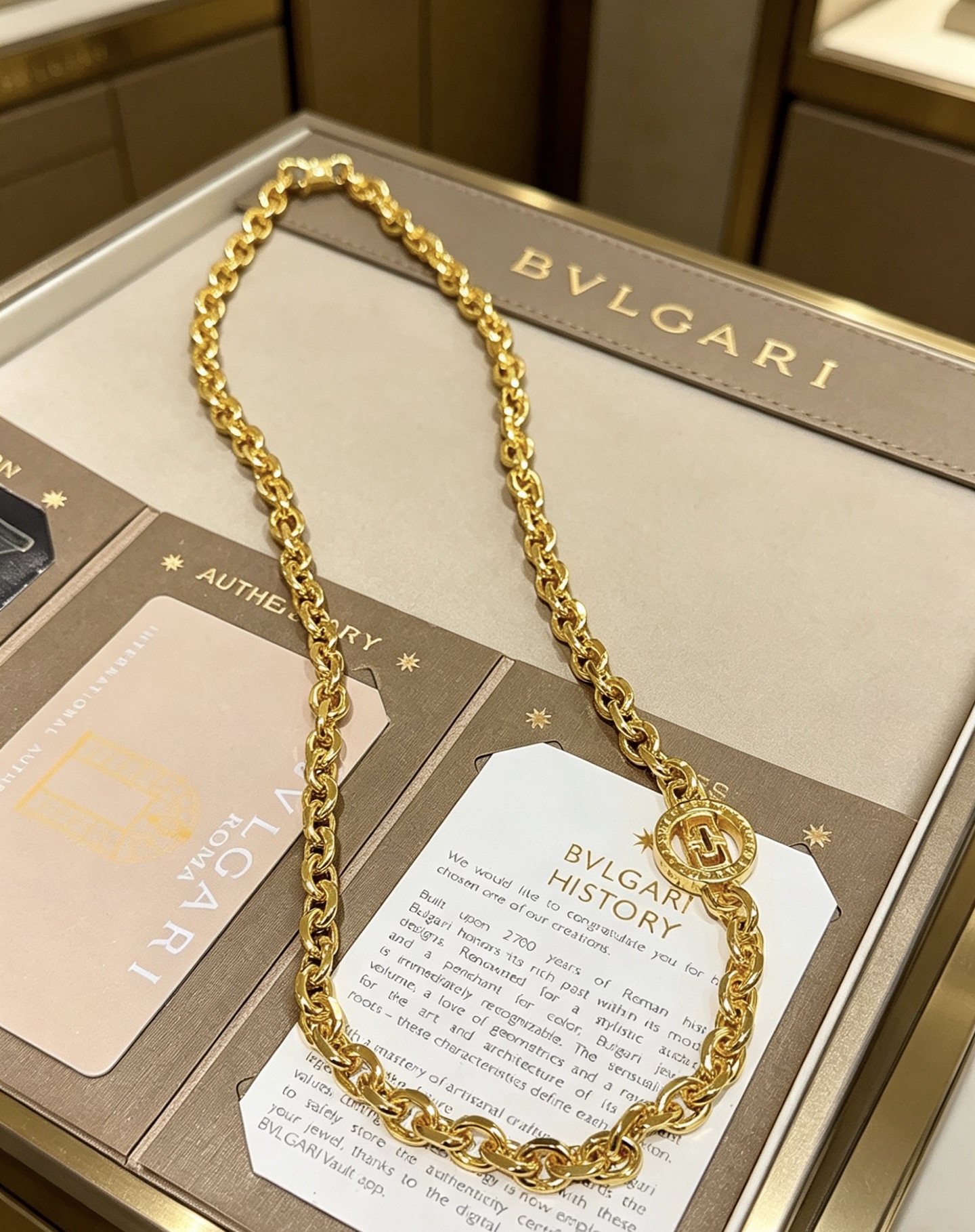 宝格丽项链V金材质 。BVLGARI宝格丽 DIVAS‘ DREAM 系列 品相完美，细节无敌，那种独特