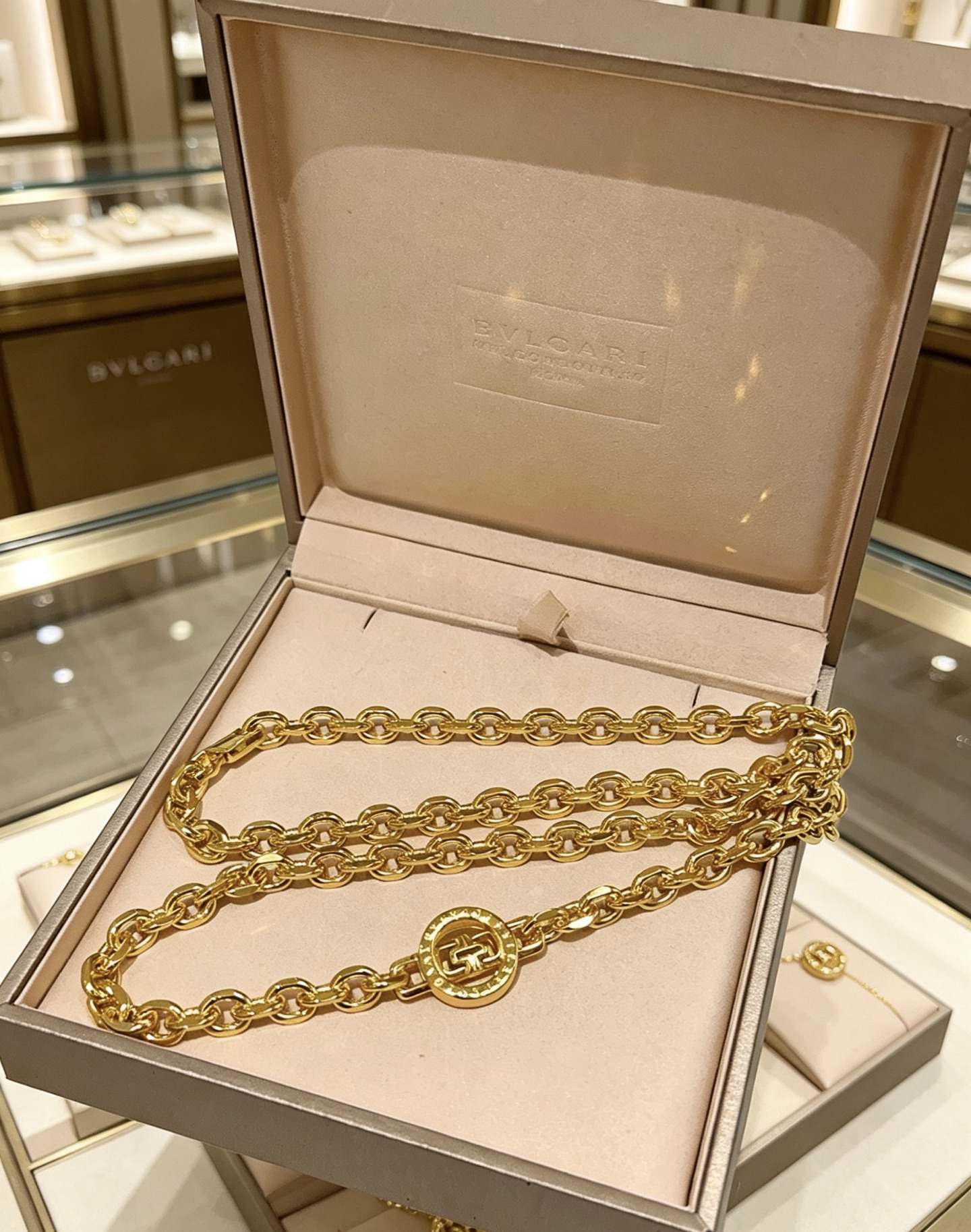 宝格丽项链V金材质 。BVLGARI宝格丽 DIVAS‘ DREAM 系列 品相完美，细节无敌，那种独特