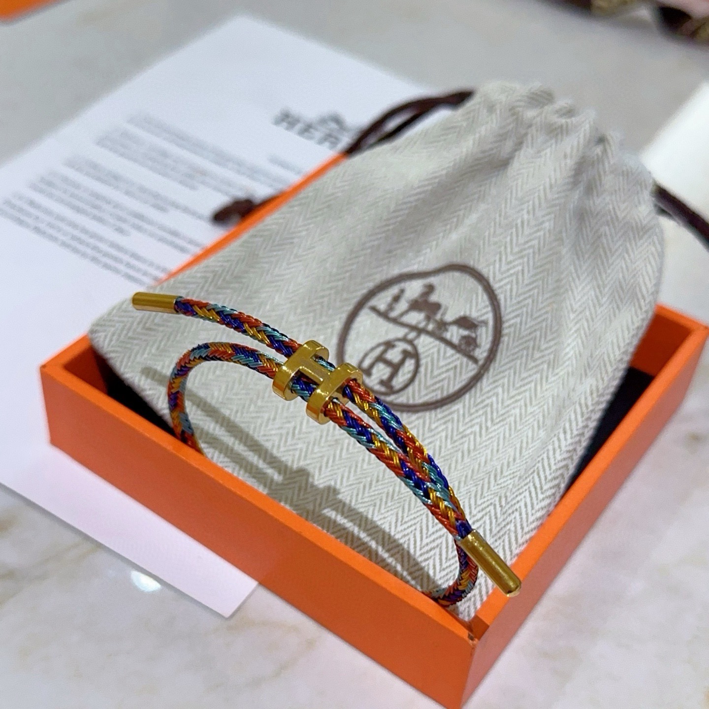 NO:863850,Batch. Hermès bracelets and bracelets are a test of the craftsman's skills. To ensure that the workmanship is adequate, the details must be meticulous [color][color] High-end customization. Goddesses all love Hermès. Popular bracelets. Super exquisite and praised by various goddesses and stars. The same style. High-end material gold-plated, K-gold texture is really good. Fine jewelry, hermes, bracelet, gold plating19860909批. 爱马仕手链 手绳太考验师傅的手艺了 要确保做工够位必须细节做到极致[色][色] 高端定制 女神 都爱爱马仕火爆 手链 超精赞各路女神 明星 同款 高端材质镀金,k金质感上手真的赞,饰品精品,hermes,bracelet,gold plating,Jewelry